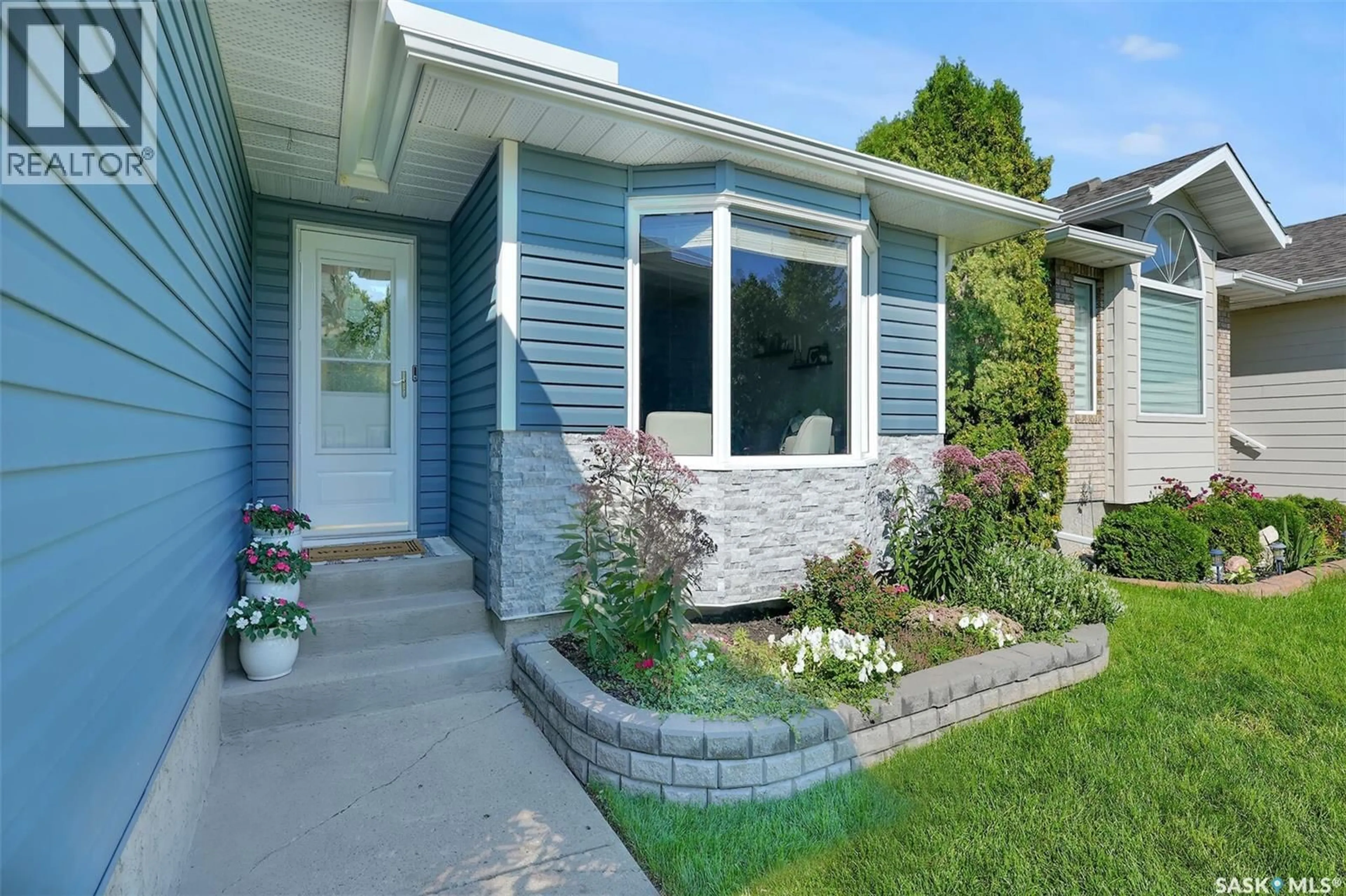 Home with vinyl exterior material, street for 1238 GELSINGER PLACE, Regina Saskatchewan S4X4K2