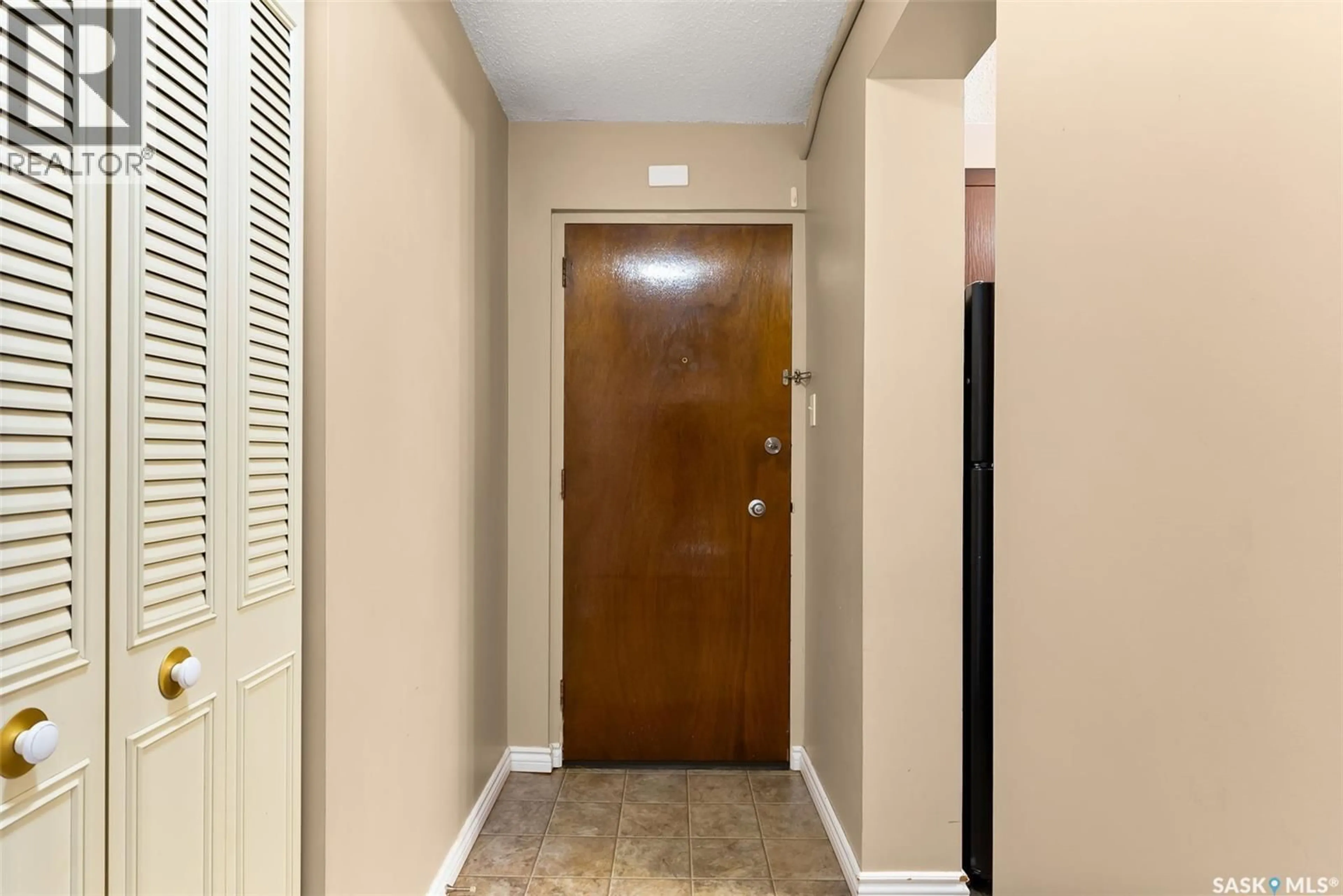 Indoor entryway for 6 1953 GARNET STREET, Regina Saskatchewan S4T2Z5