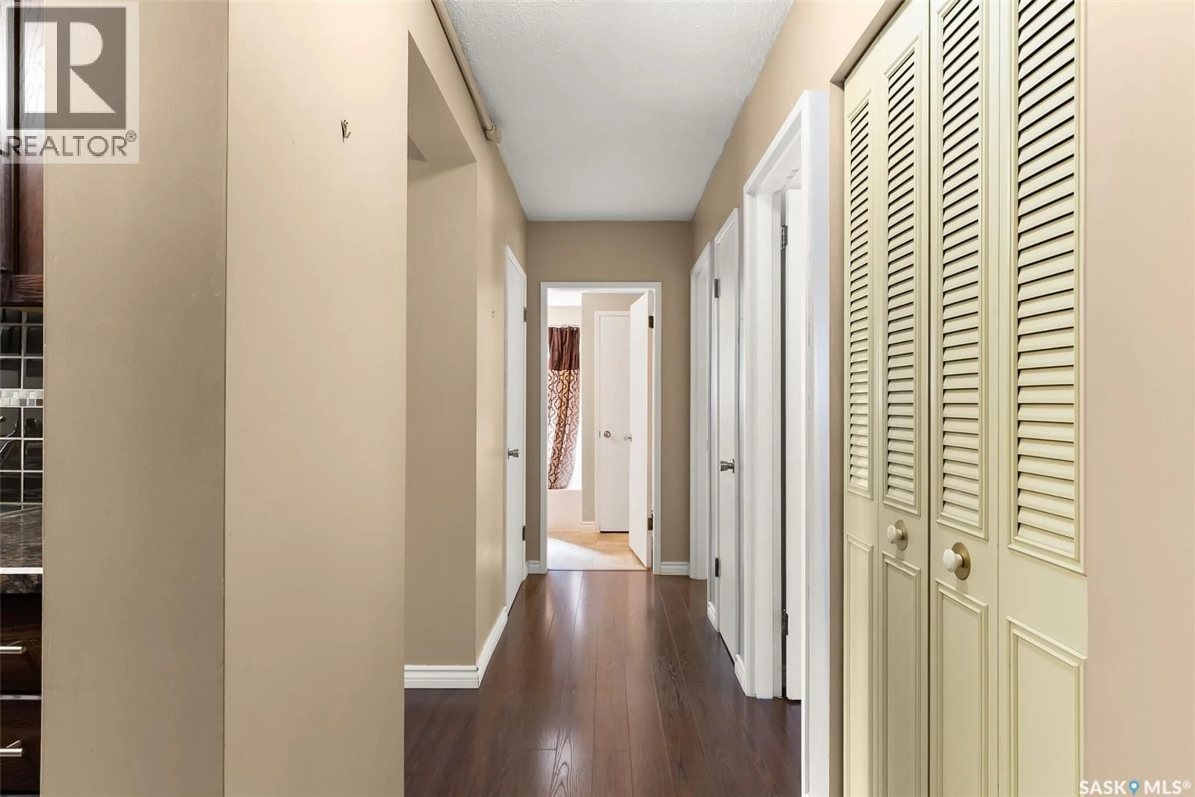 Indoor foyer for 6 1953 GARNET STREET, Regina Saskatchewan S4T2Z5
