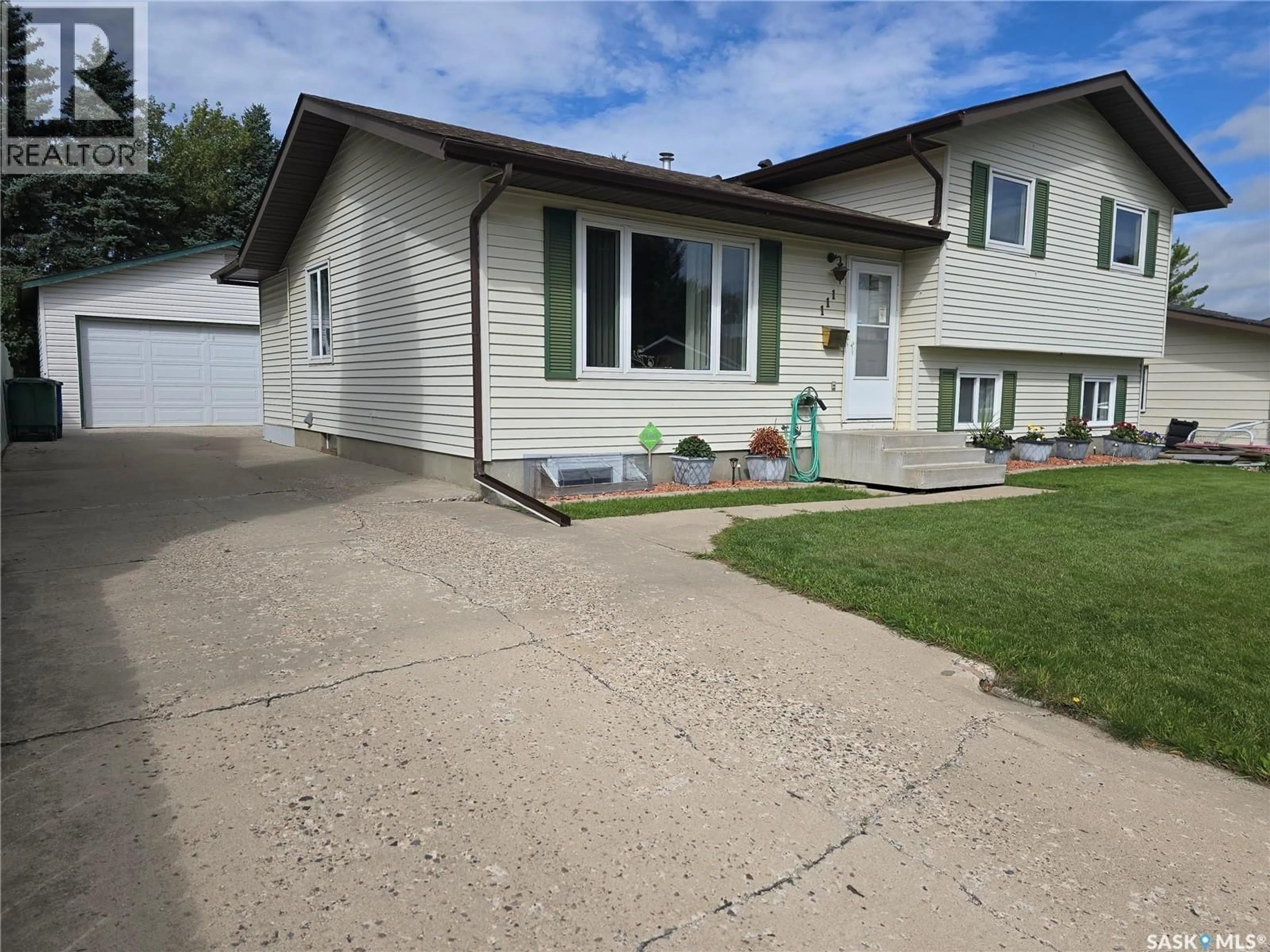 Home with vinyl exterior material, street for 111 O'REGAN CRESCENT, Saskatoon Saskatchewan S7L6P1