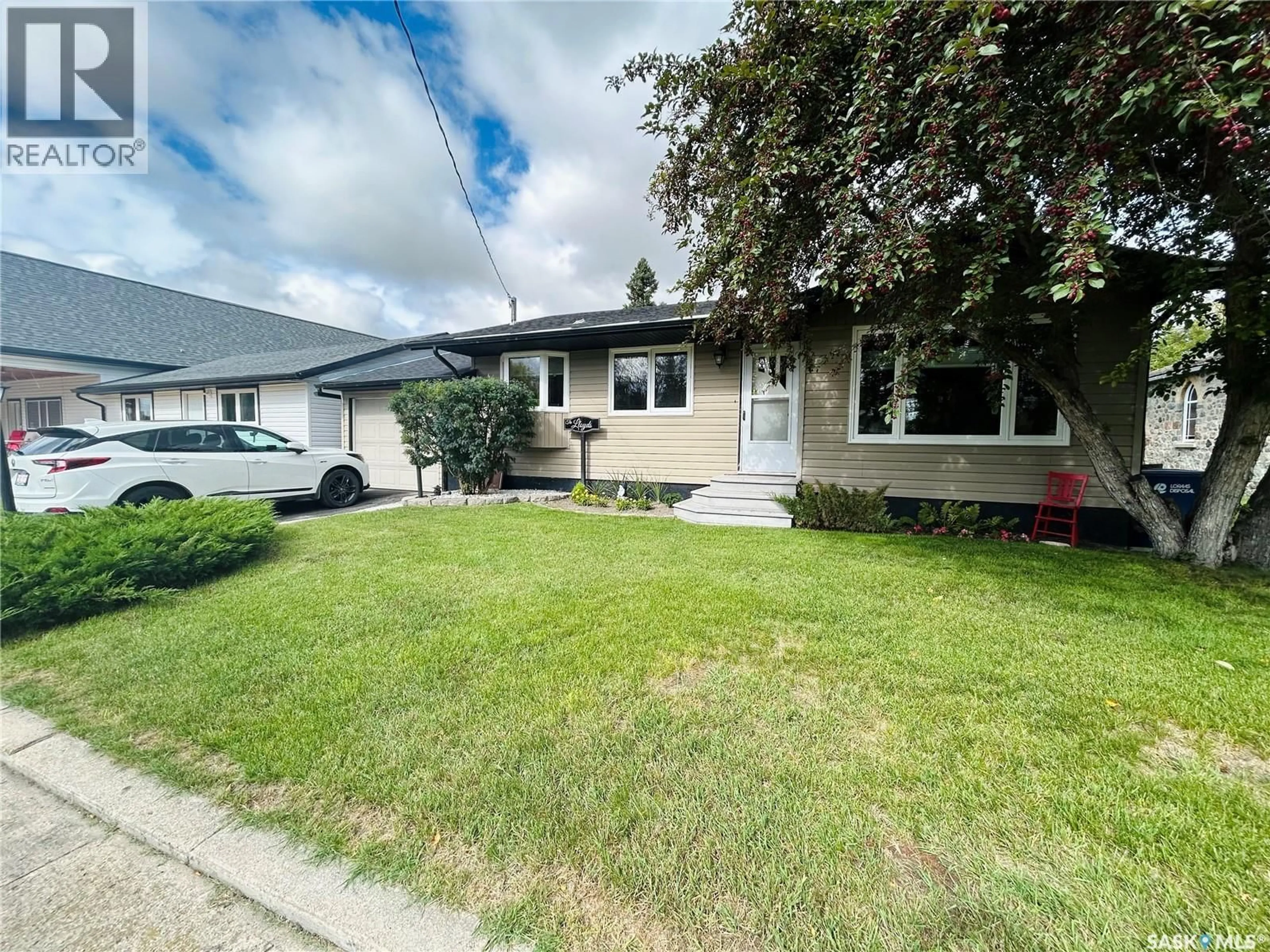 Home with vinyl exterior material, street for 314 4TH AVENUE, Wapella Saskatchewan S0G4Z0
