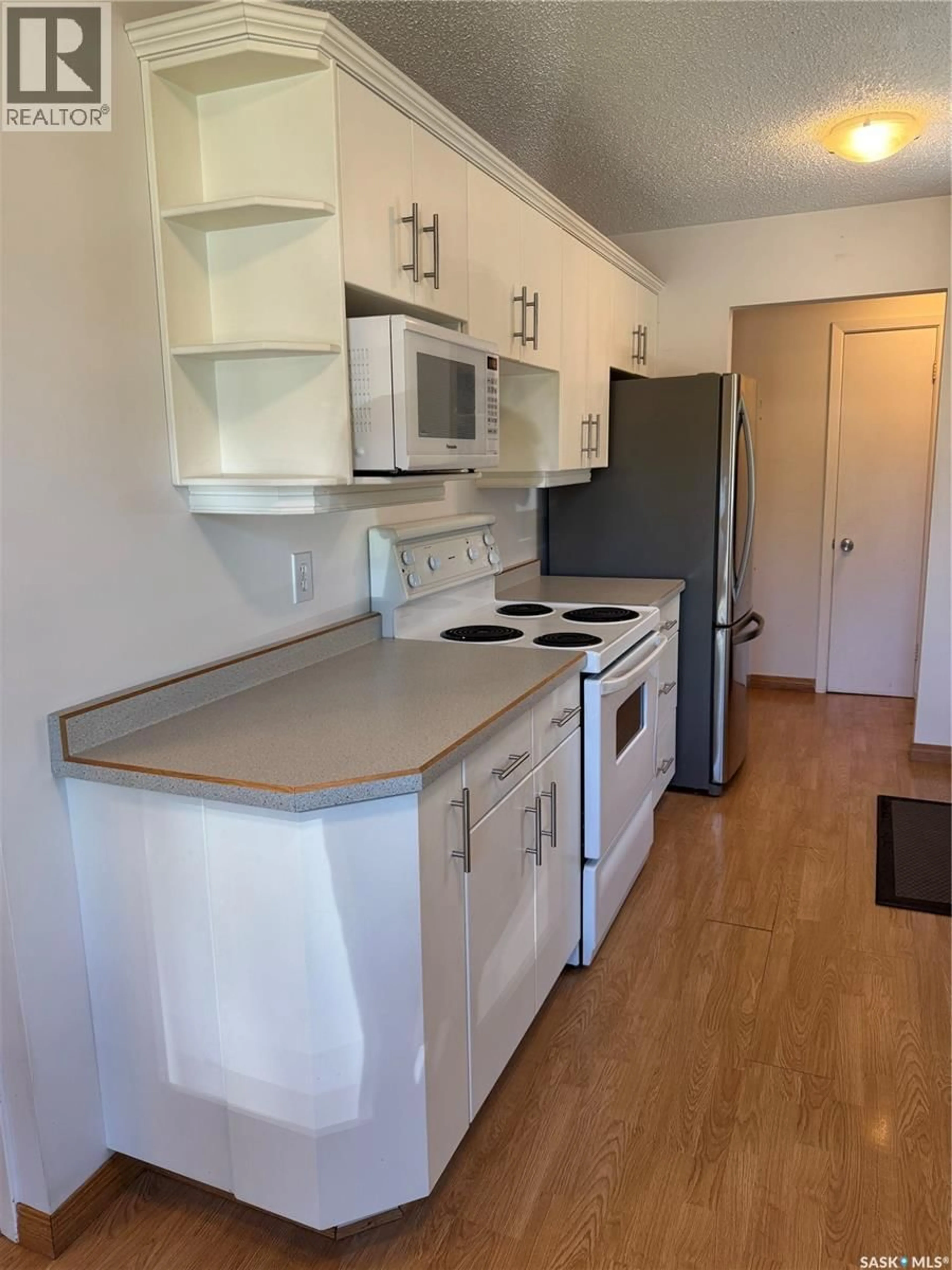 Standard kitchen, wood/laminate floor for 1509 LAURA AVENUE, Saskatoon Saskatchewan S7N2R8