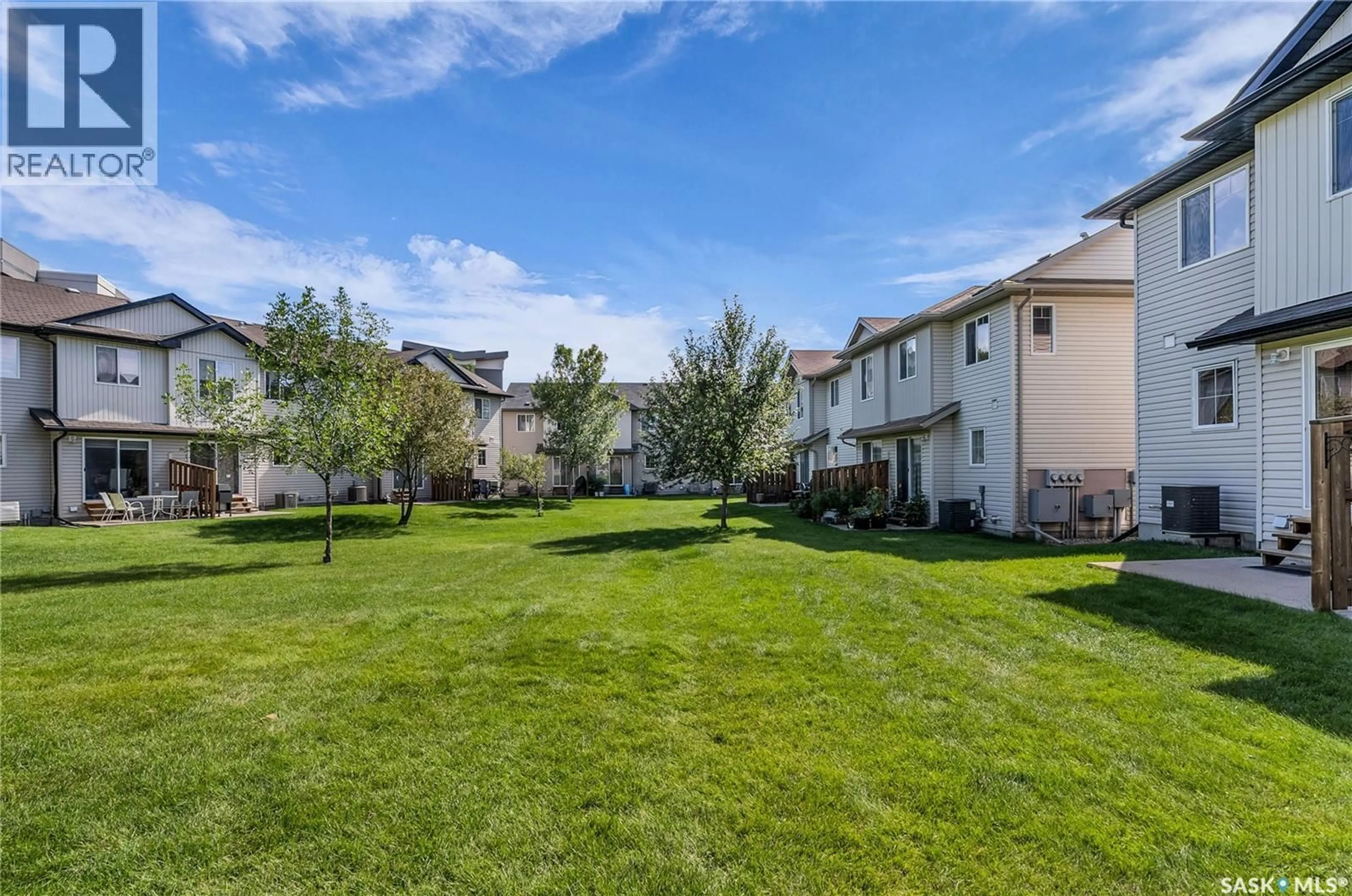 Patio, unknown for 421 303 SLIMMON PLACE, Saskatoon Saskatchewan S7V0A8