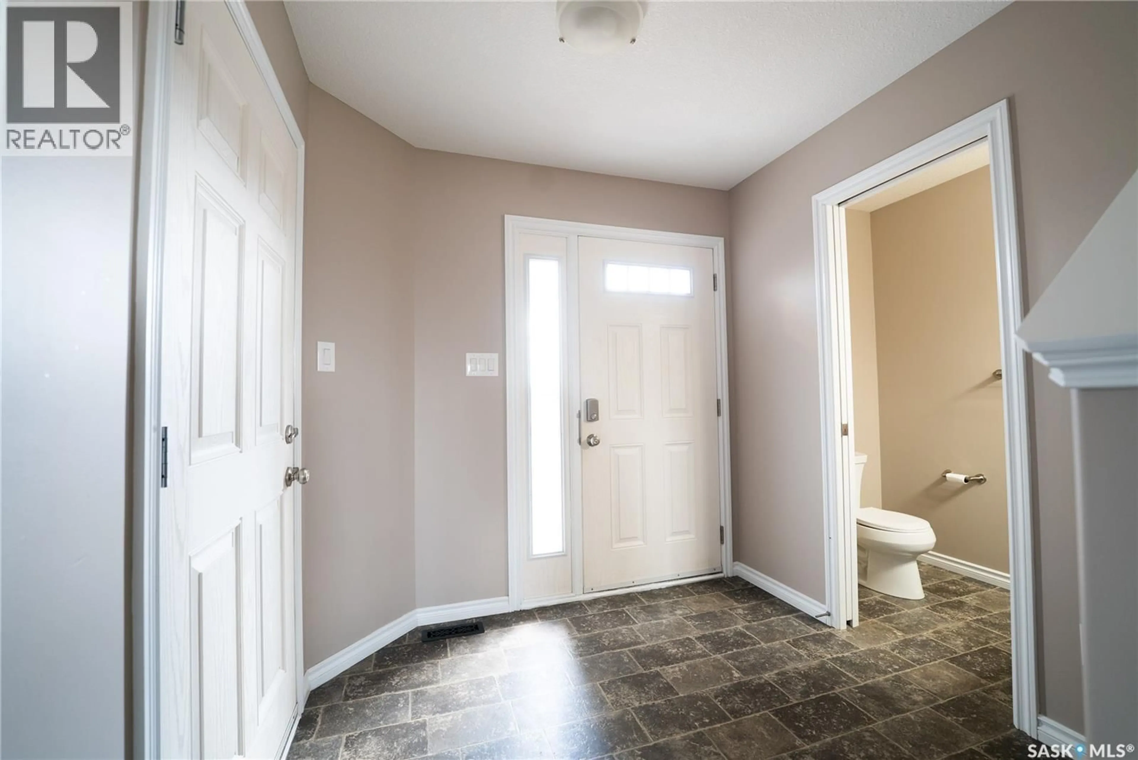 Indoor entryway for 402 SNEAD CRESCENT, Warman Saskatchewan S0K4S1