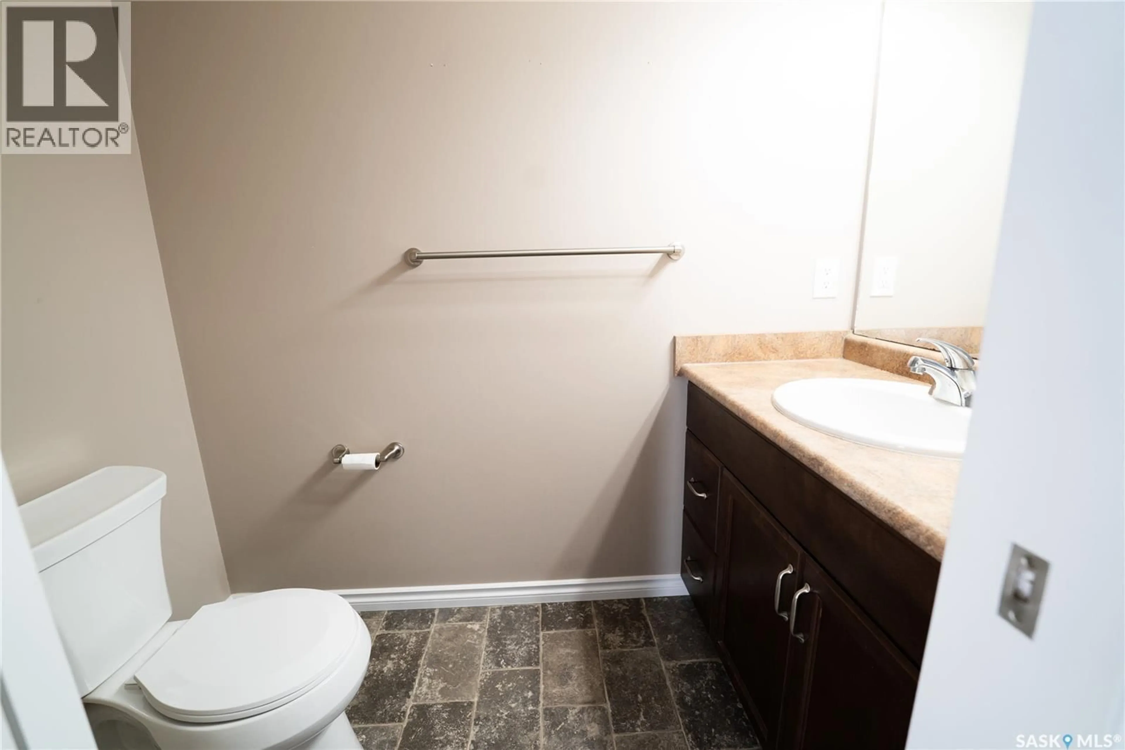 Standard bathroom, unknown for 402 SNEAD CRESCENT, Warman Saskatchewan S0K4S1