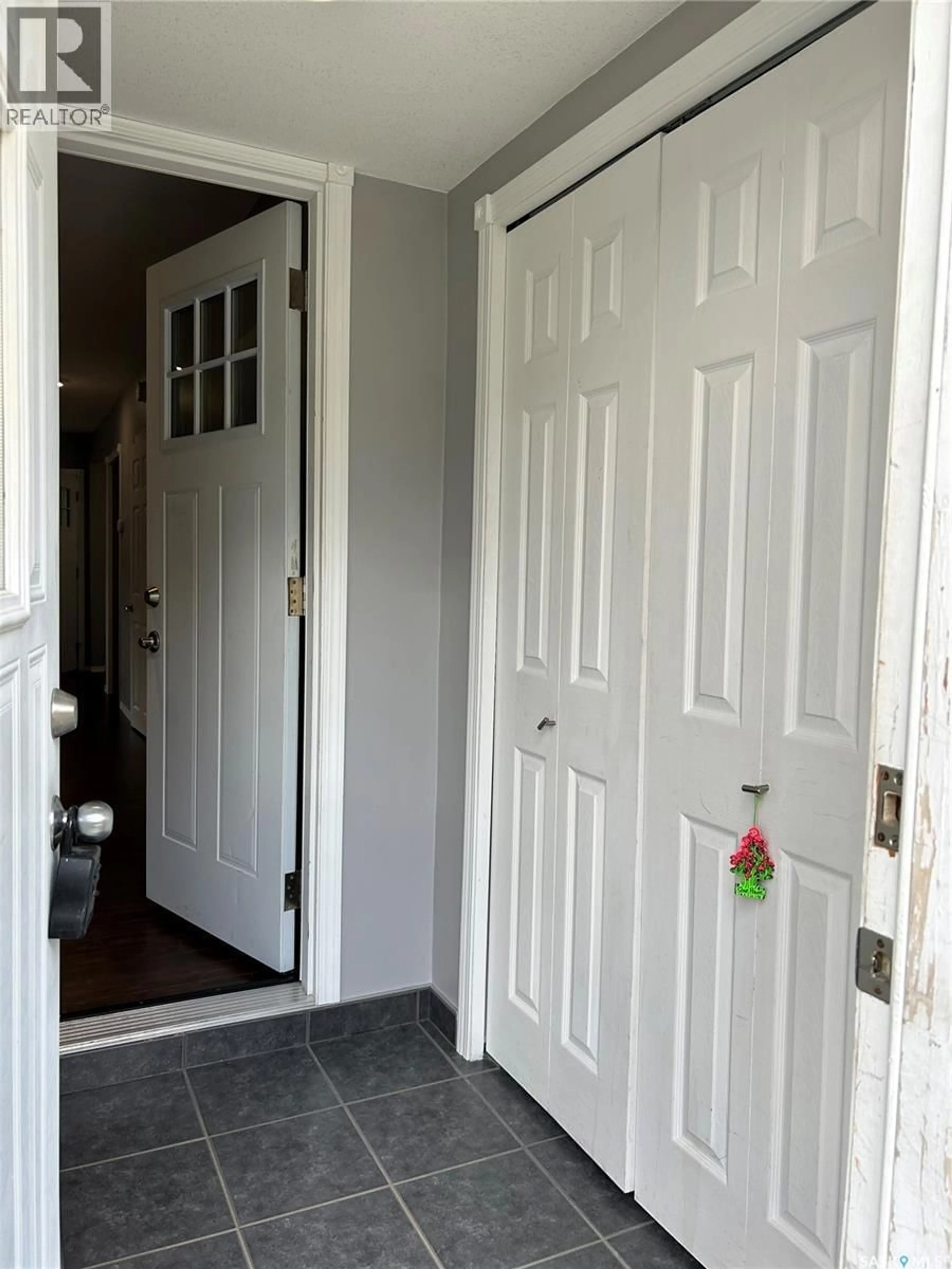 Indoor entryway for 622 2ND STREET, Estevan Saskatchewan S4A0K9