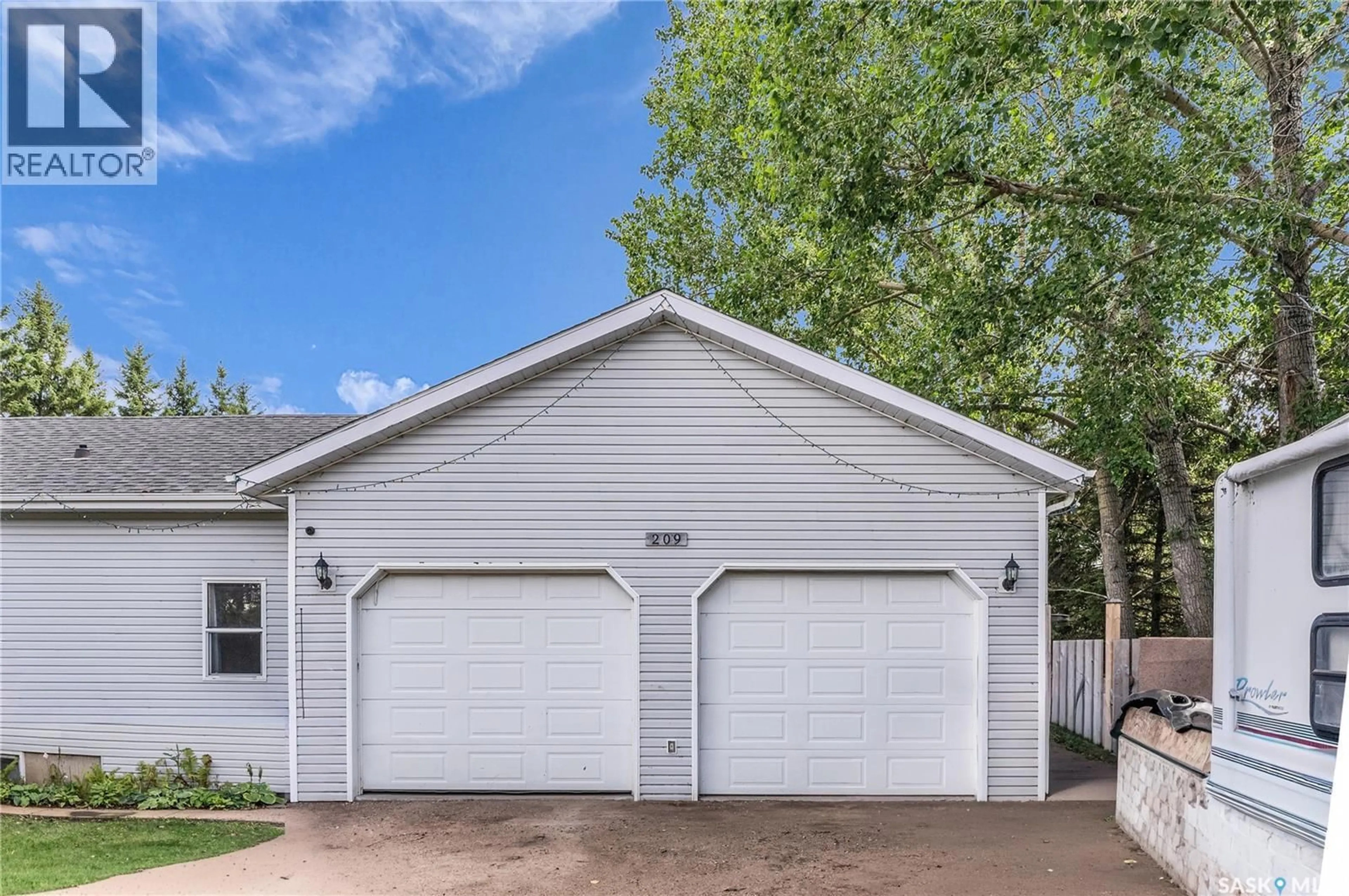Indoor garage for 209 MAIN STREET, Hepburn Saskatchewan S0K1Z0