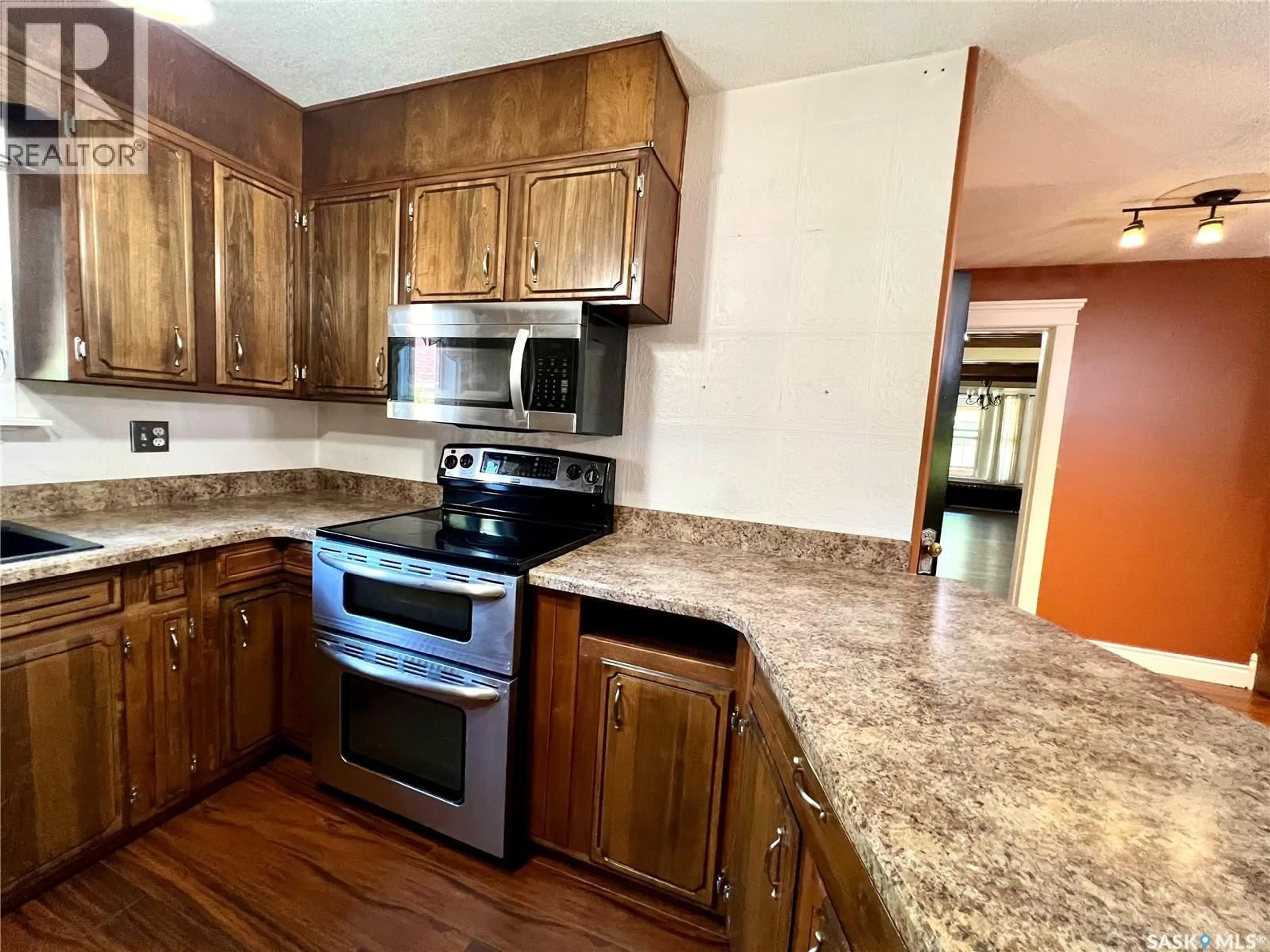 Standard kitchen, unknown for 446 4TH AVENUE, Swift Current Saskatchewan S9H2J8