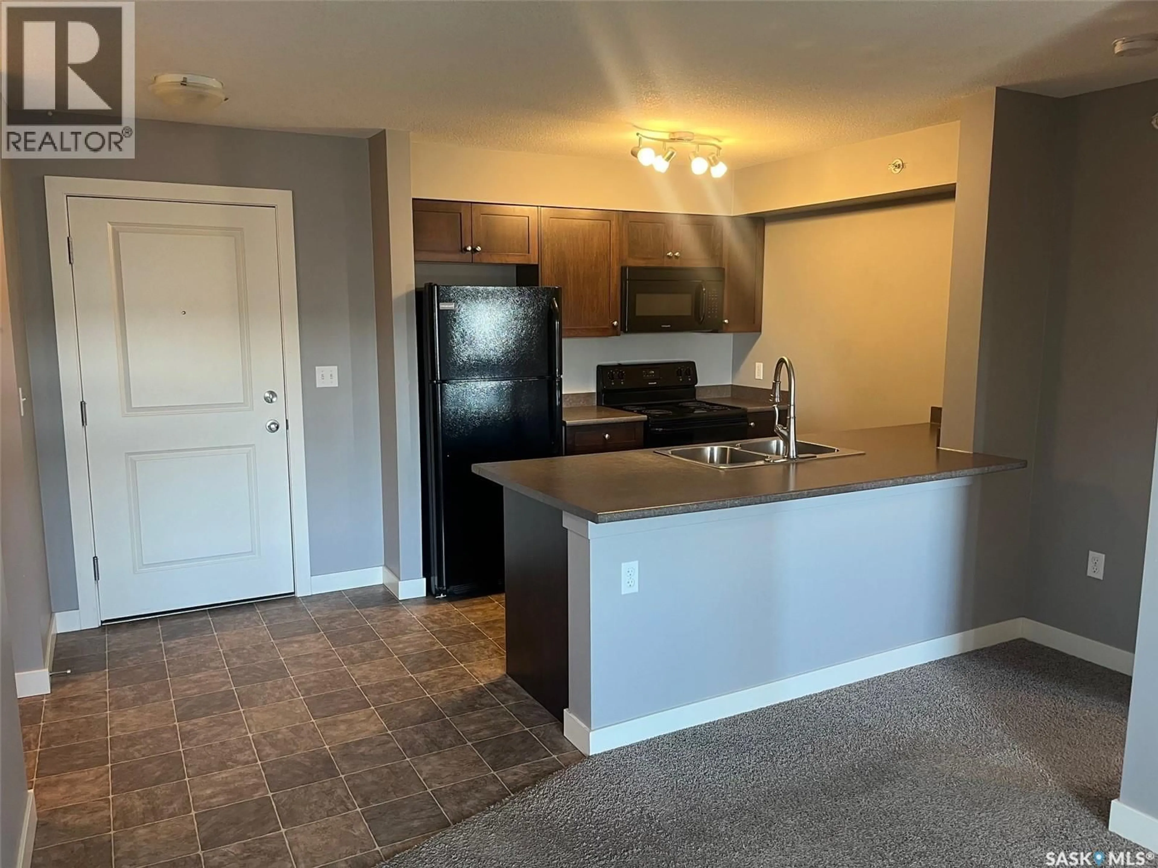 Standard kitchen, unknown for 405 - 304 PETTERSON DRIVE, Estevan Saskatchewan S4A2B8