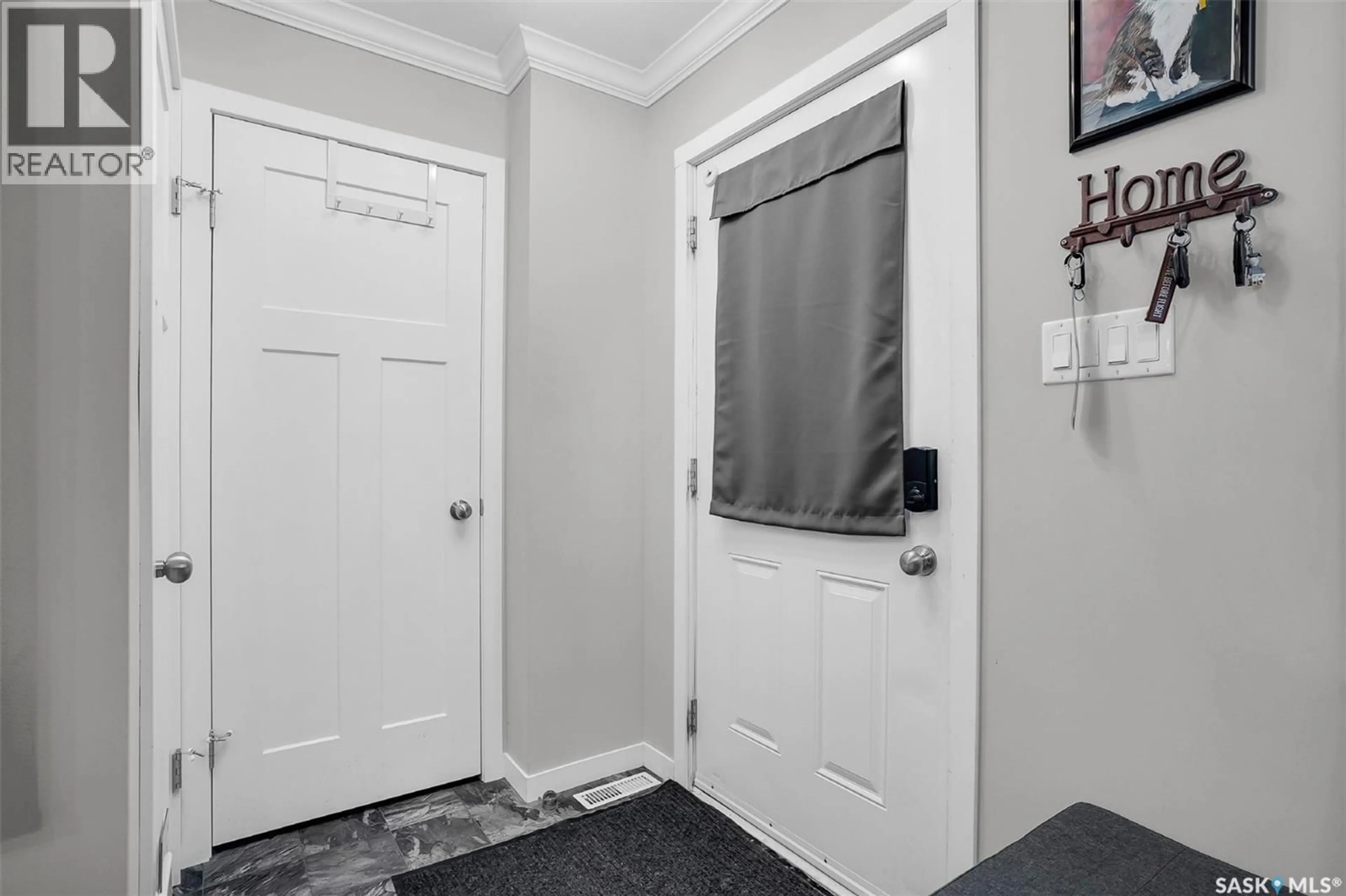 Indoor entryway for 266 250 AKHTAR BEND, Saskatoon Saskatchewan S7W0W4