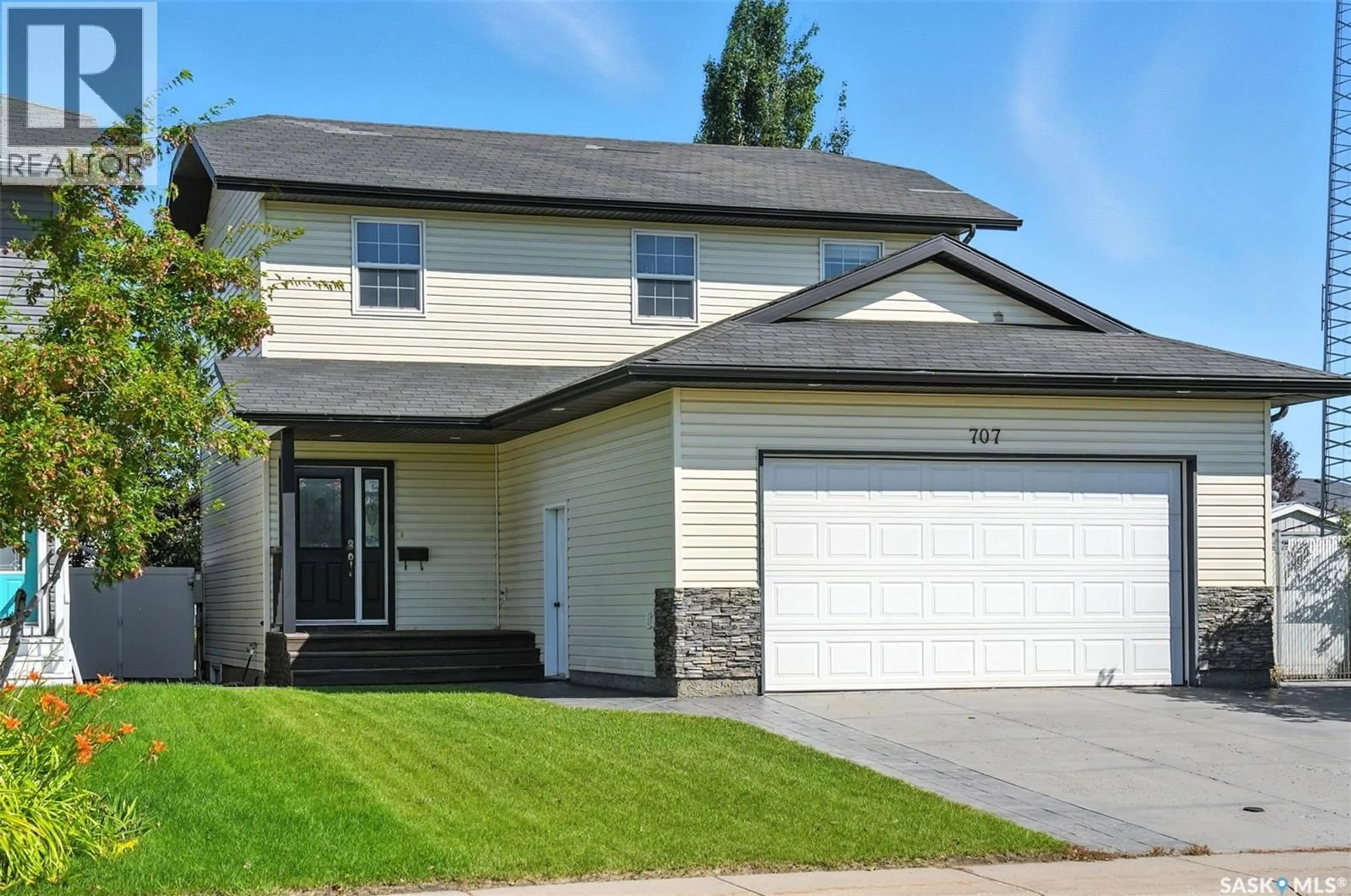 Home with vinyl exterior material, street for 707 REDDEKOPP DRIVE, Martensville Saskatchewan S0K0A2