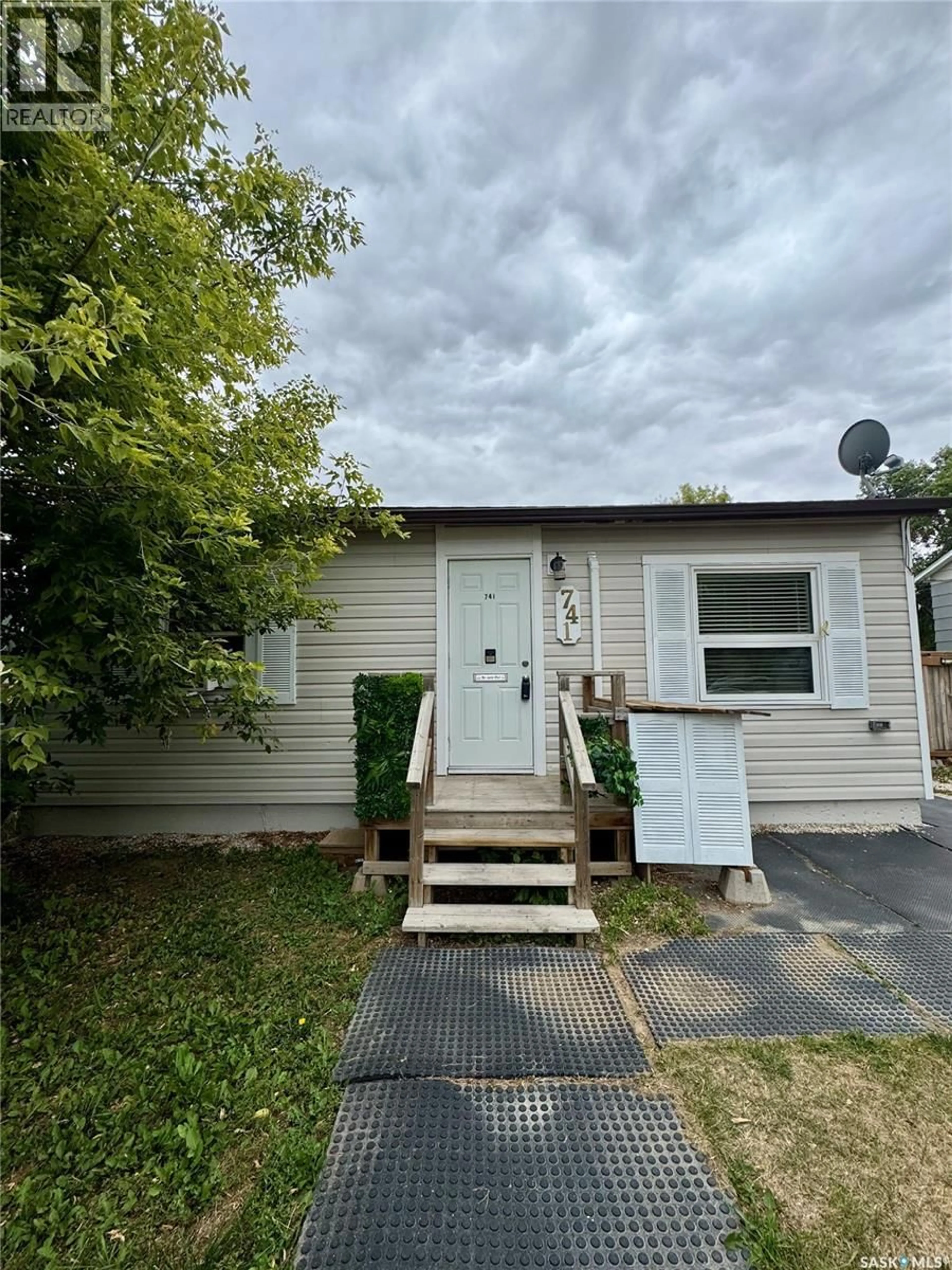 Unknown for 741 RAE STREET, Regina Saskatchewan S4T2B1