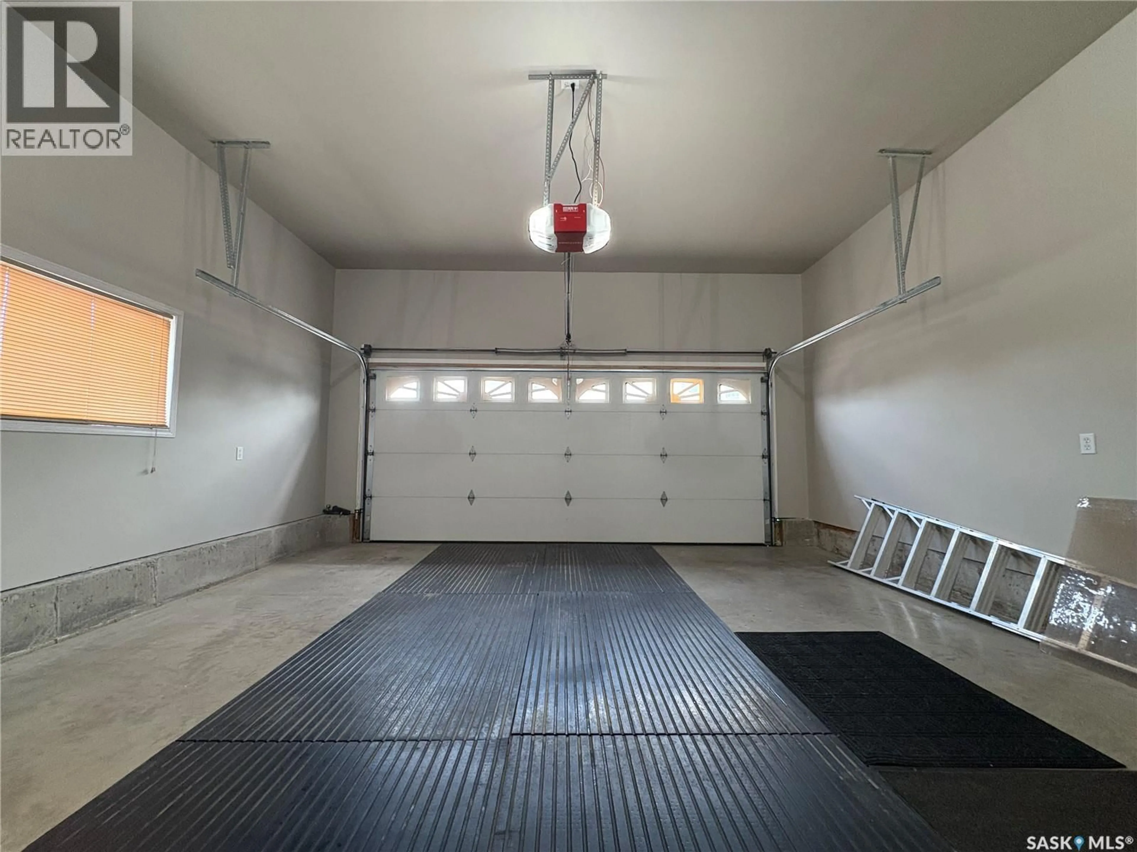 Indoor garage for B - 50 RUSSELL DRIVE, Yorkton Saskatchewan S3N3W2
