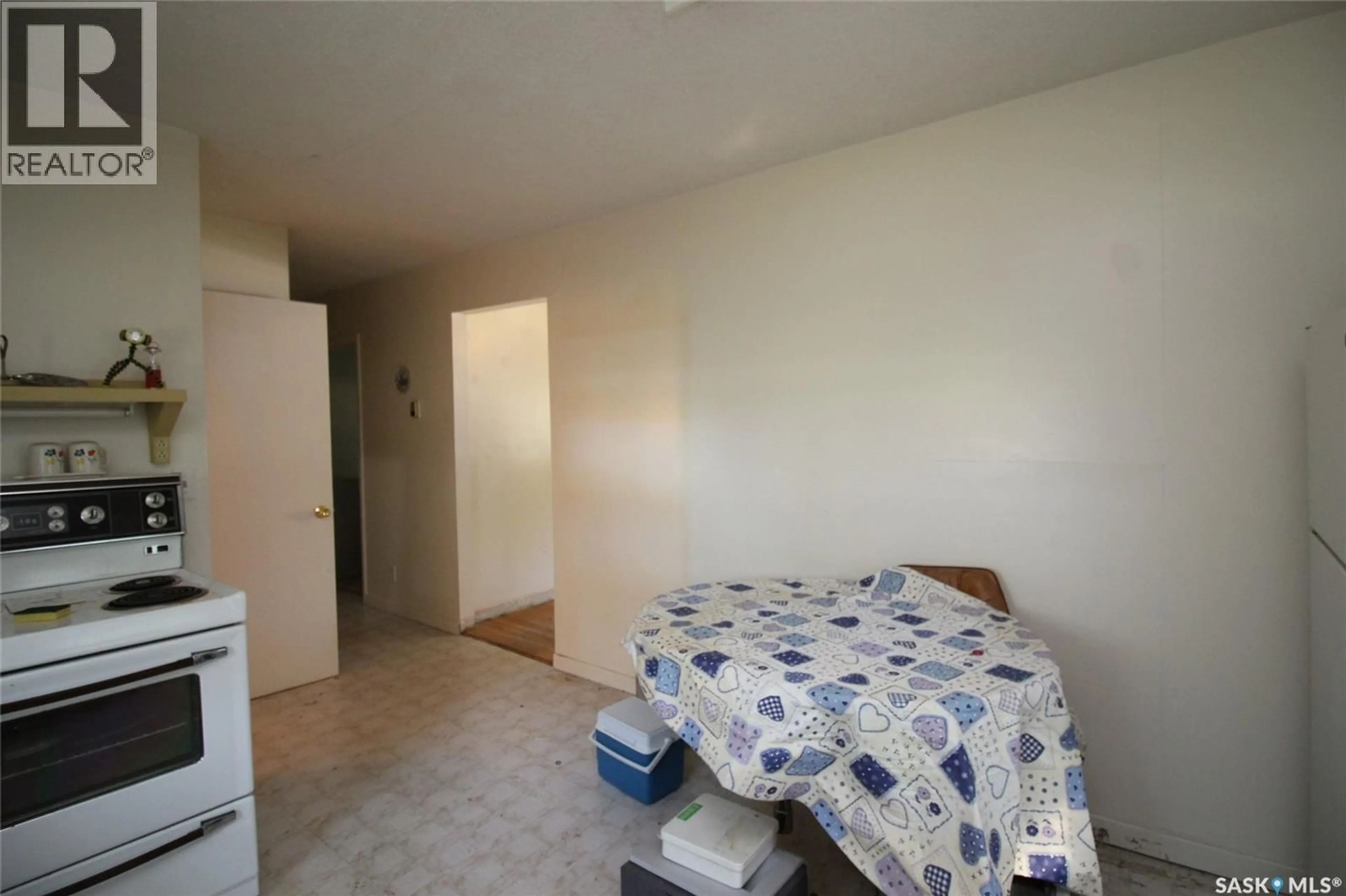 A pic of a room for 810 2ND AVENUE, Simmie Saskatchewan S0N2N0