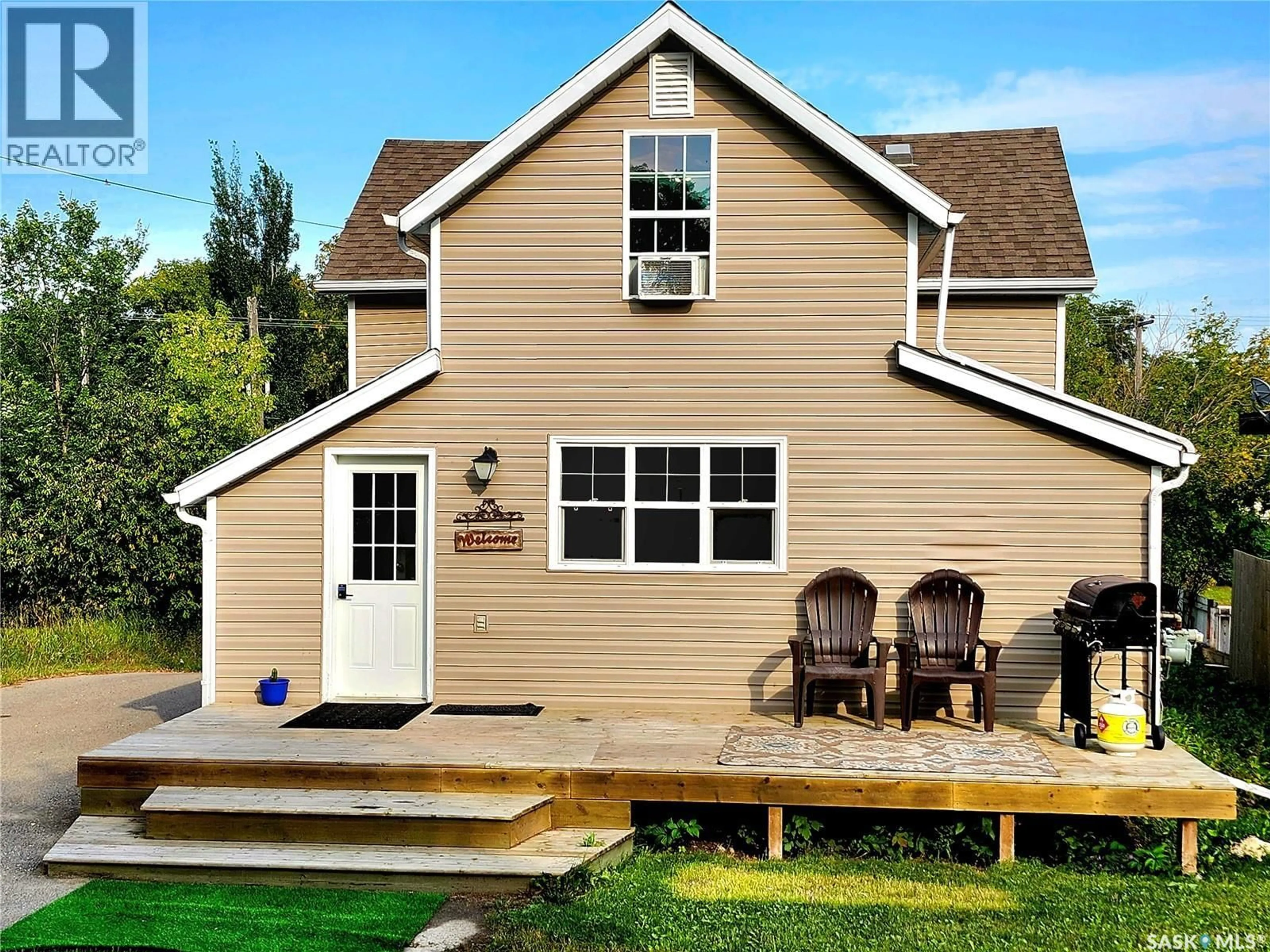 Home with vinyl exterior material, street for 428 SUMNER STREET, Esterhazy Saskatchewan S0A0X0