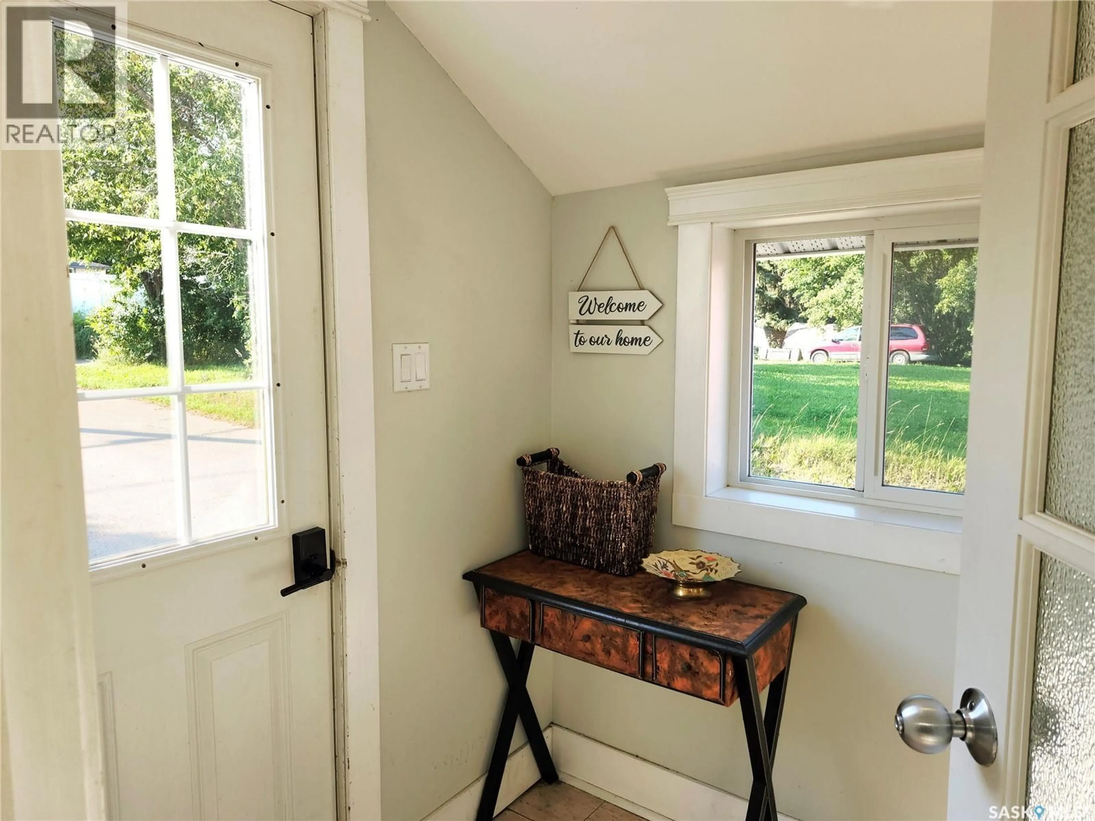 Indoor entryway for 428 SUMNER STREET, Esterhazy Saskatchewan S0A0X0
