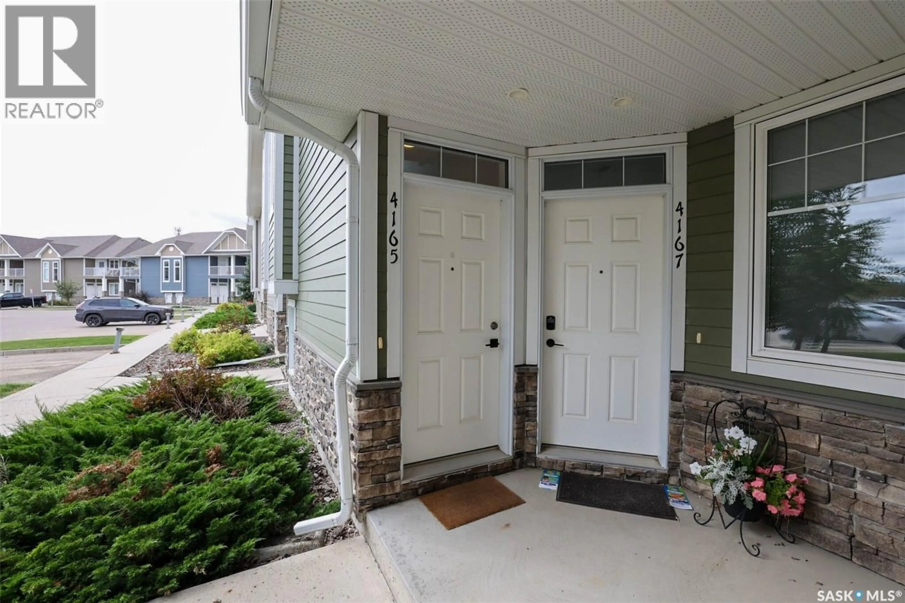 Indoor entryway for E - 4165 GREEN APPLE DRIVE, Regina Saskatchewan S4V1S1