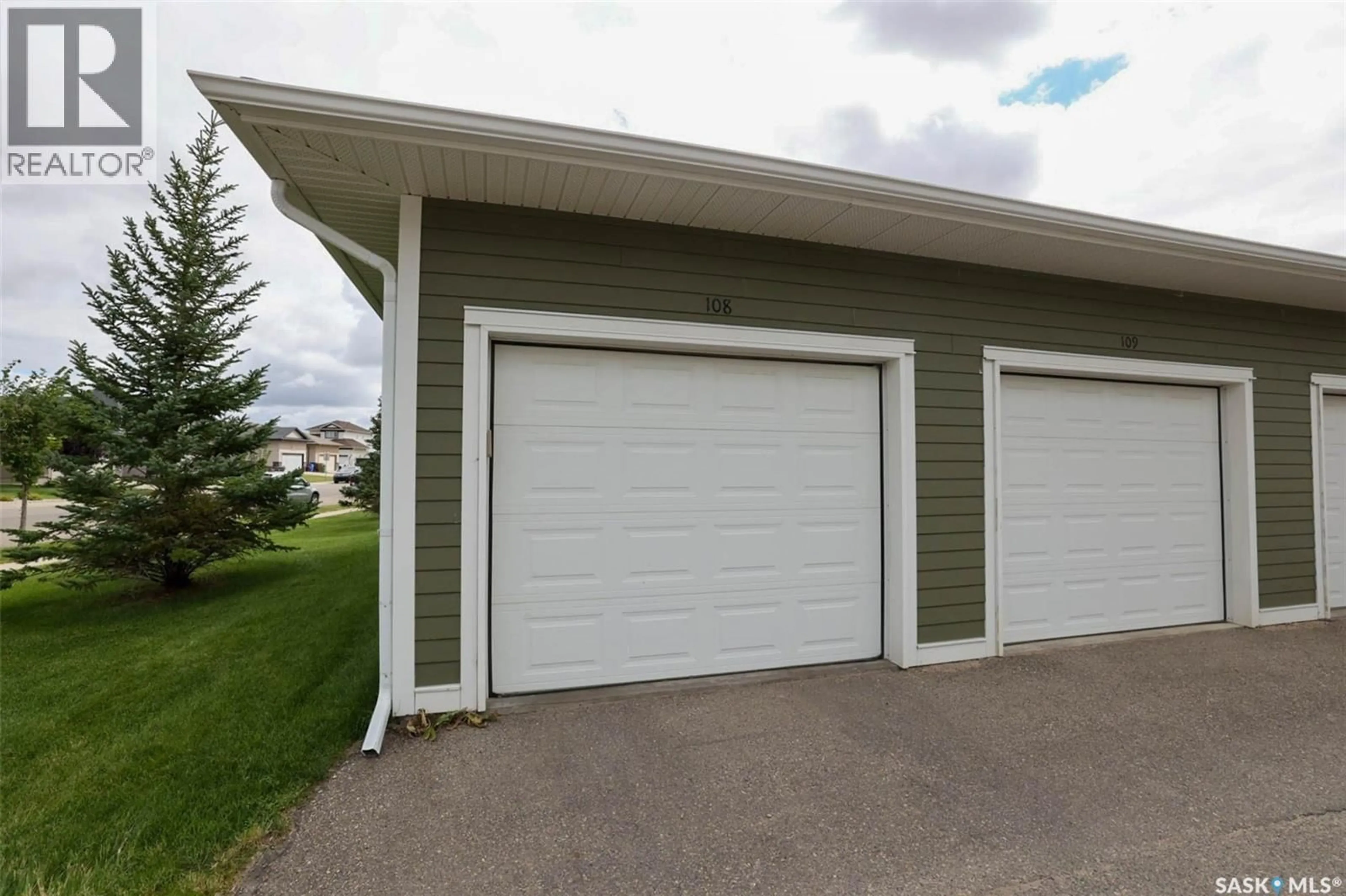 Indoor garage for E - 4165 GREEN APPLE DRIVE, Regina Saskatchewan S4V1S1