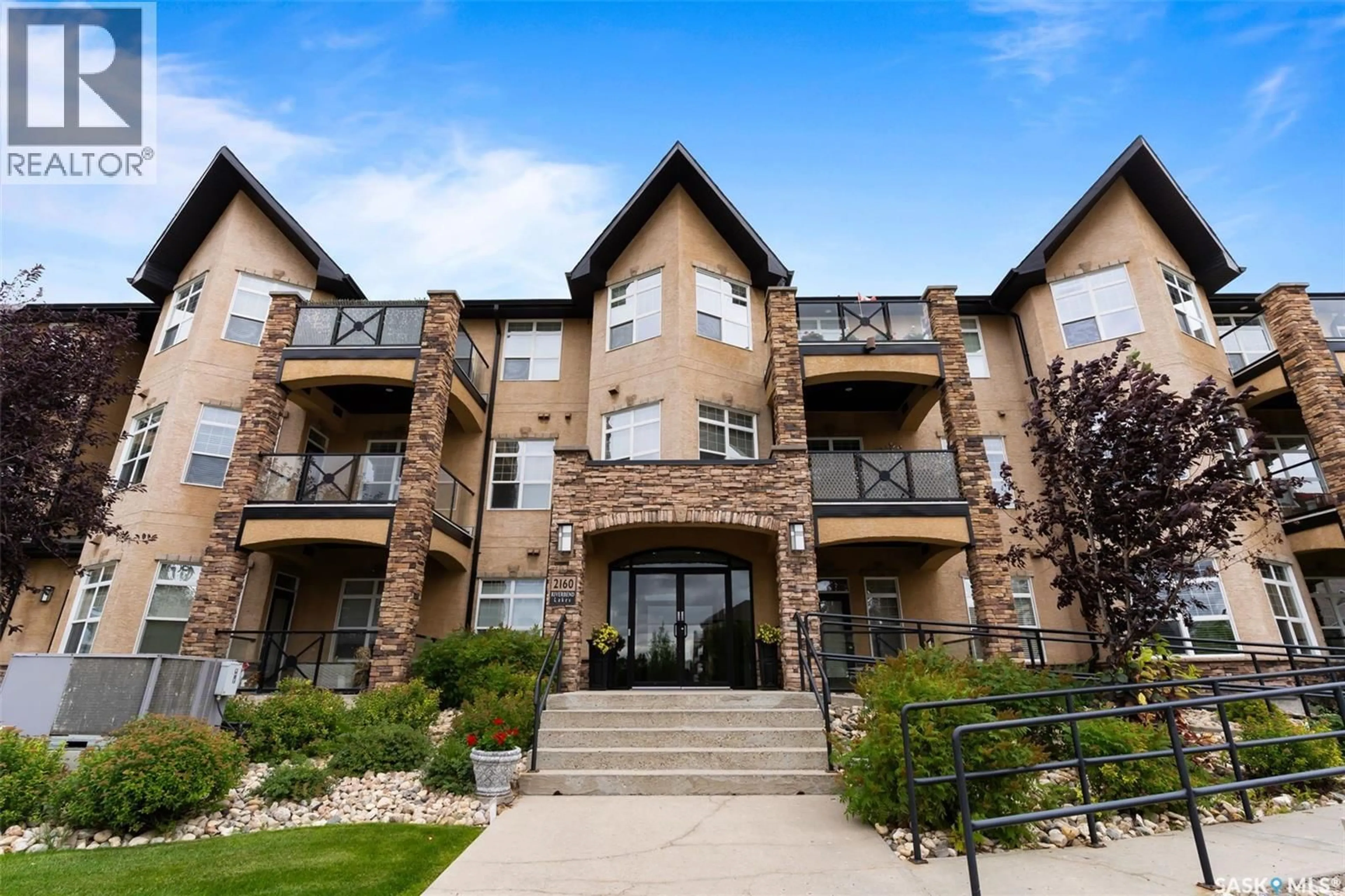 Patio, building for 2160 - 311 HESELTINE ROAD, Regina Saskatchewan S4V1L2