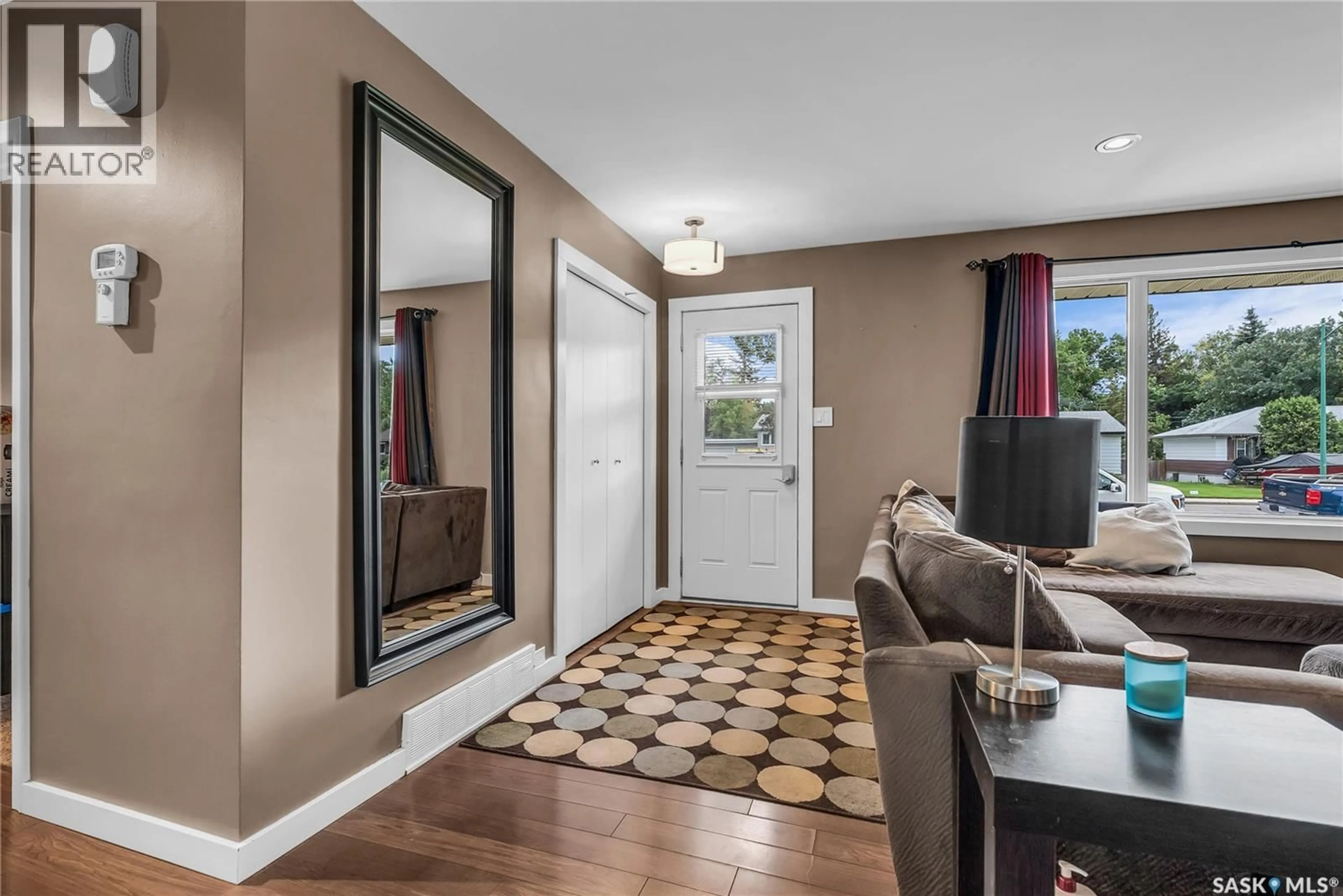 Indoor entryway for 311 HILLIARD STREET, Saskatoon Saskatchewan S7J0E5