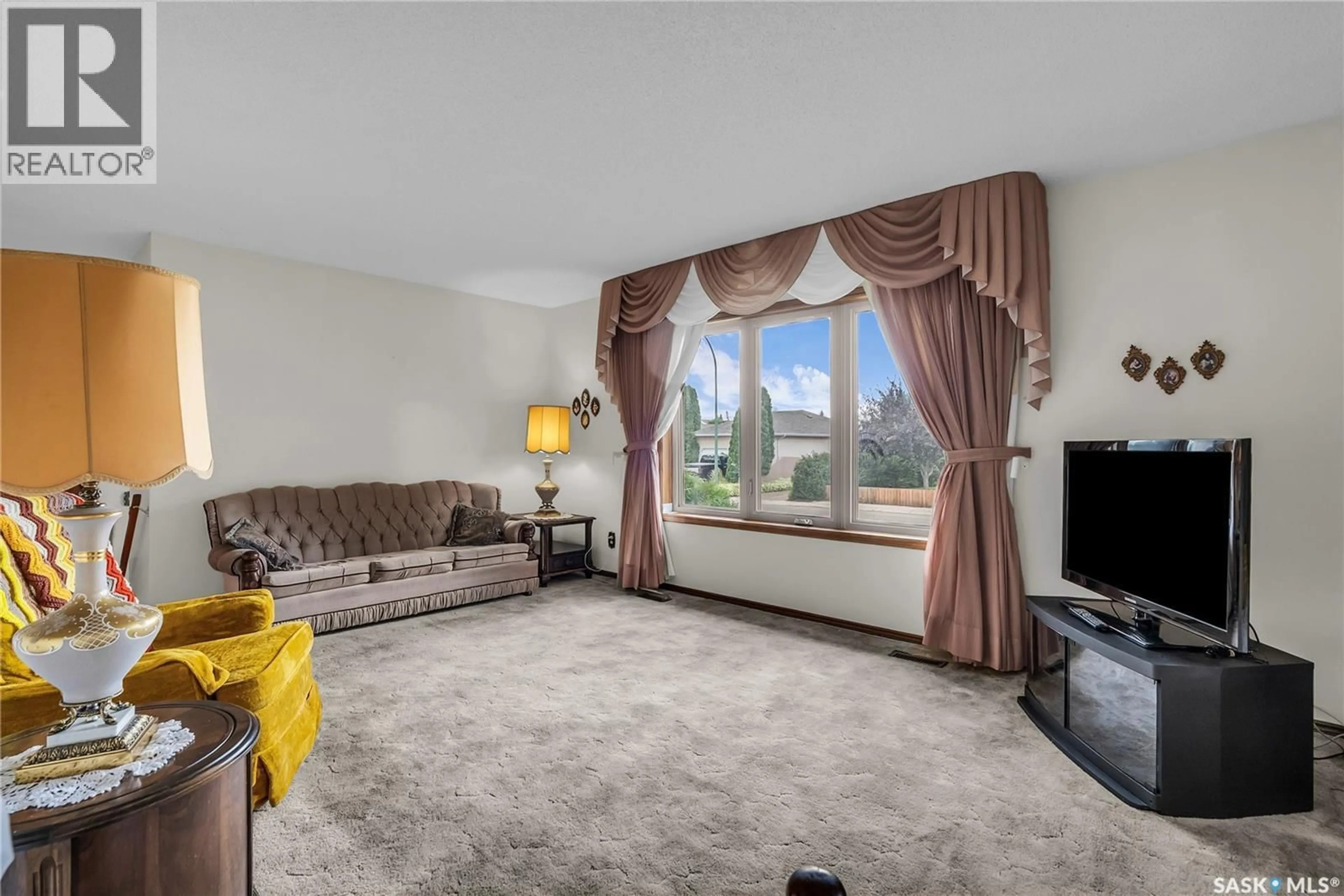 Living room with furniture, carpet floor for 502 HALL CRESCENT, Saskatoon Saskatchewan S7L7H3