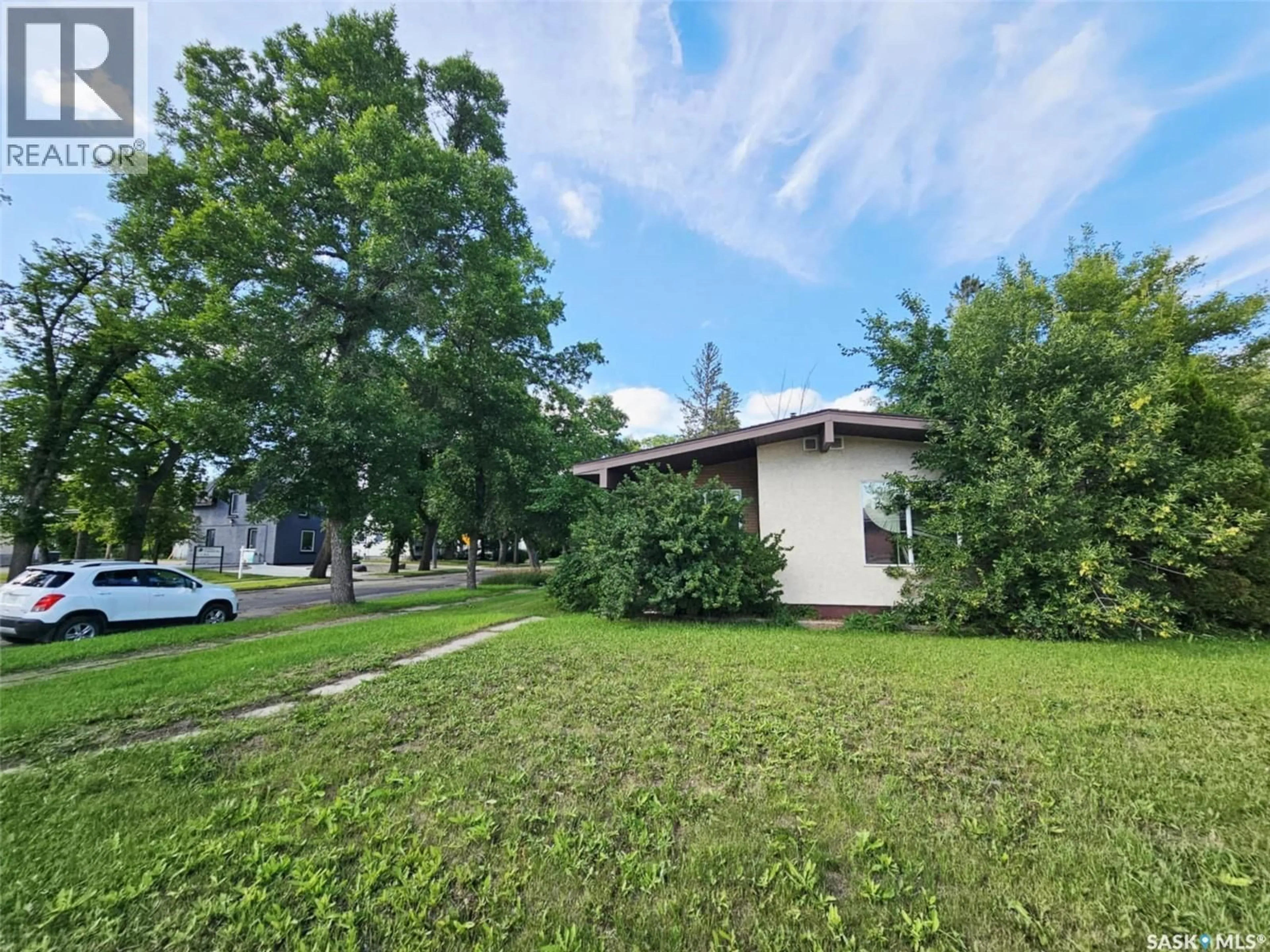 A pic from outside/outdoor area/front of a property/back of a property/a pic from drone, street for 81 SMITH STREET, Yorkton Saskatchewan S3N0H7