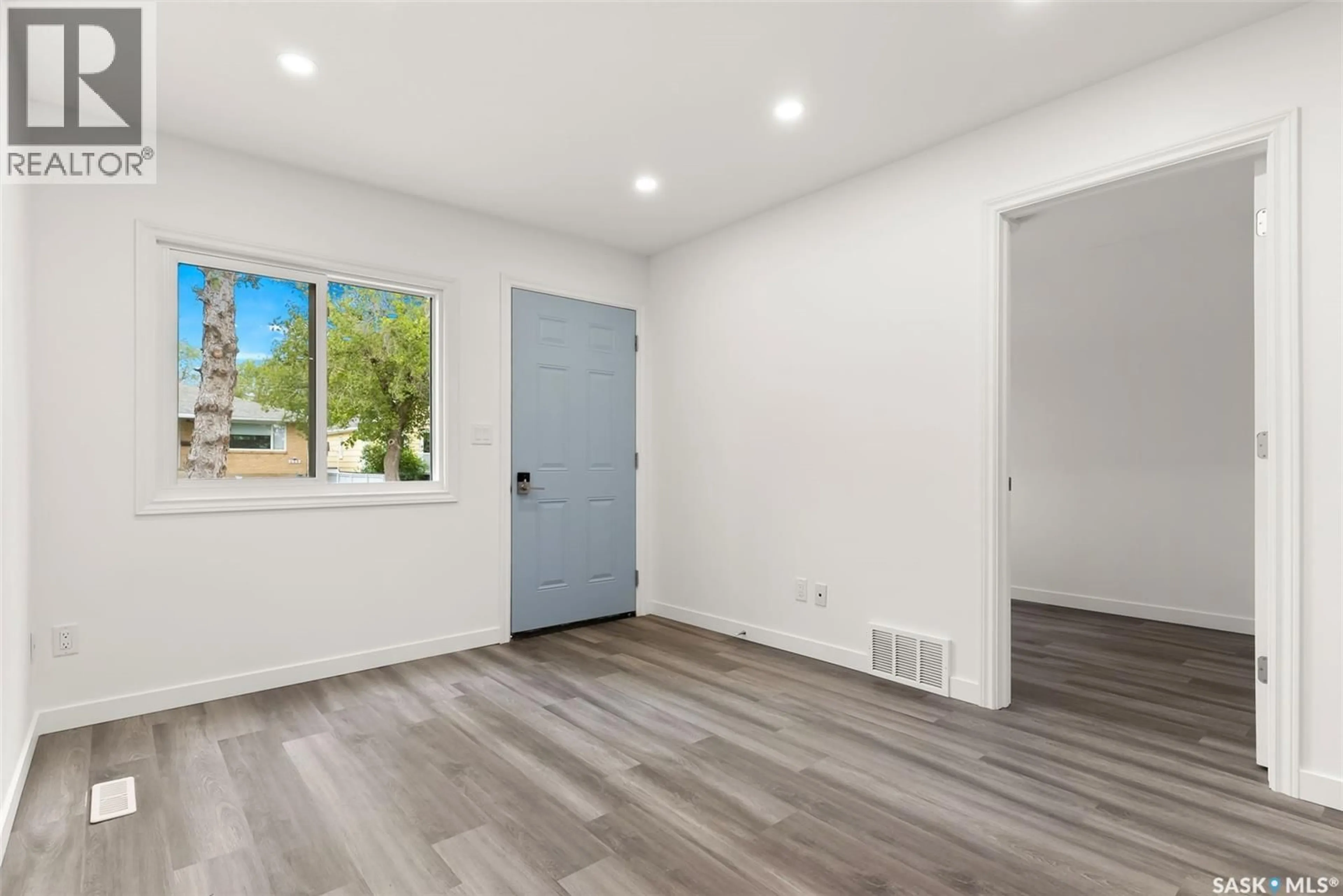 Indoor entryway for 2054 EMBURY STREET, Regina Saskatchewan S4N2L6