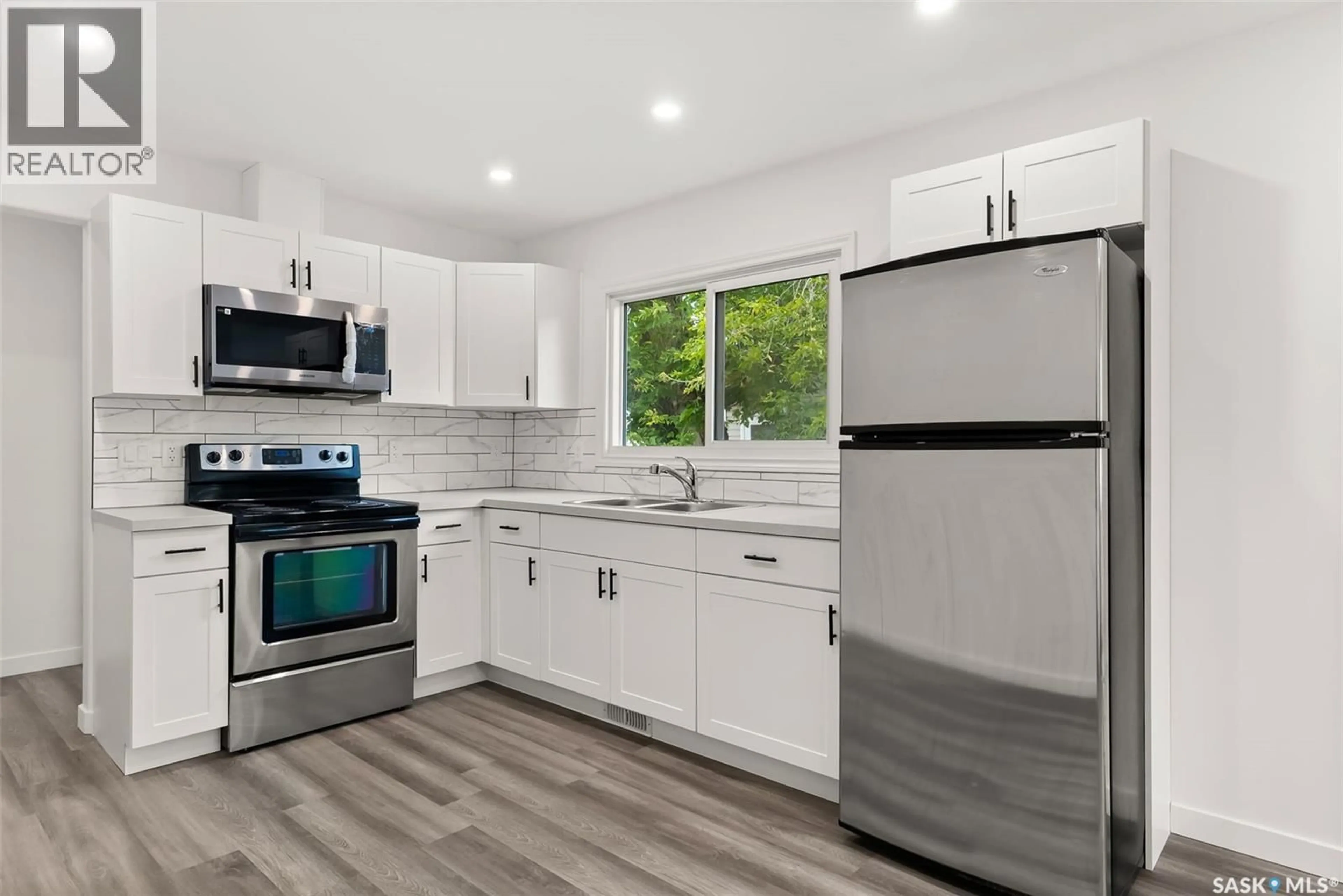 Open concept kitchen, unknown for 2054 EMBURY STREET, Regina Saskatchewan S4N2L6