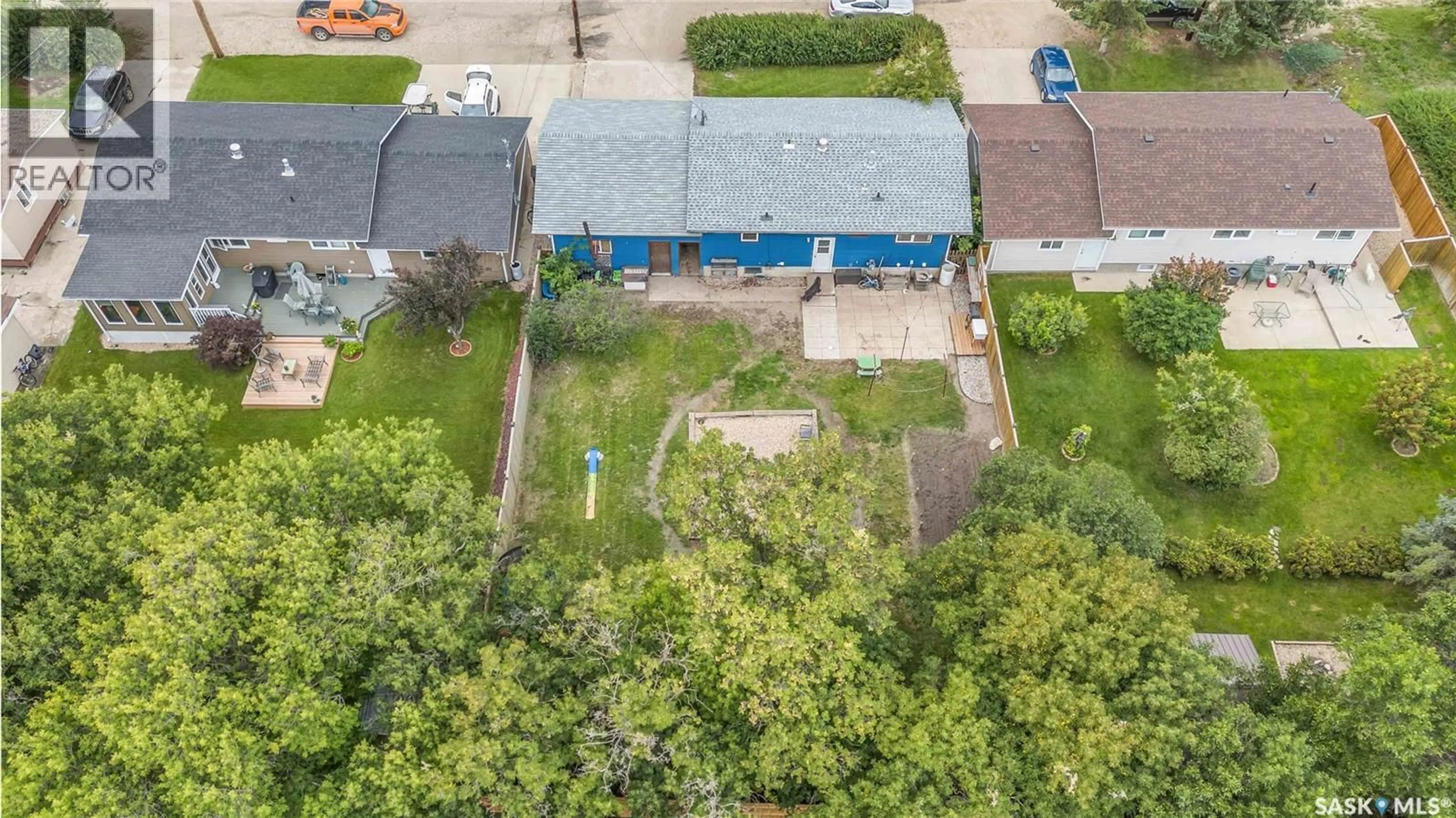 A pic from outside/outdoor area/front of a property/back of a property/a pic from drone, street for 723 GRID ROAD, Bruno Saskatchewan S0K0S0