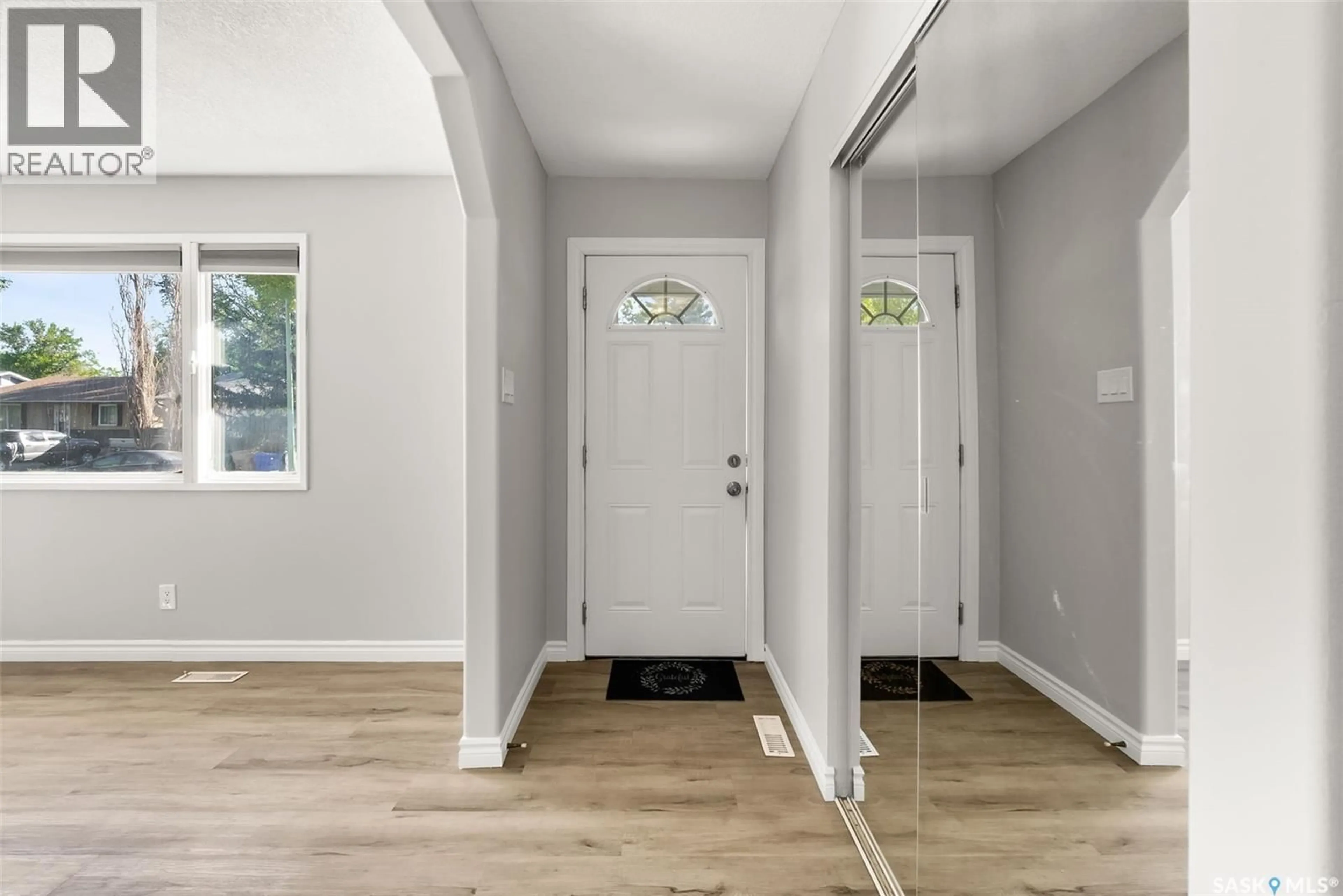Indoor entryway for 105 BORLASE CRESCENT, Regina Saskatchewan S4N4G8