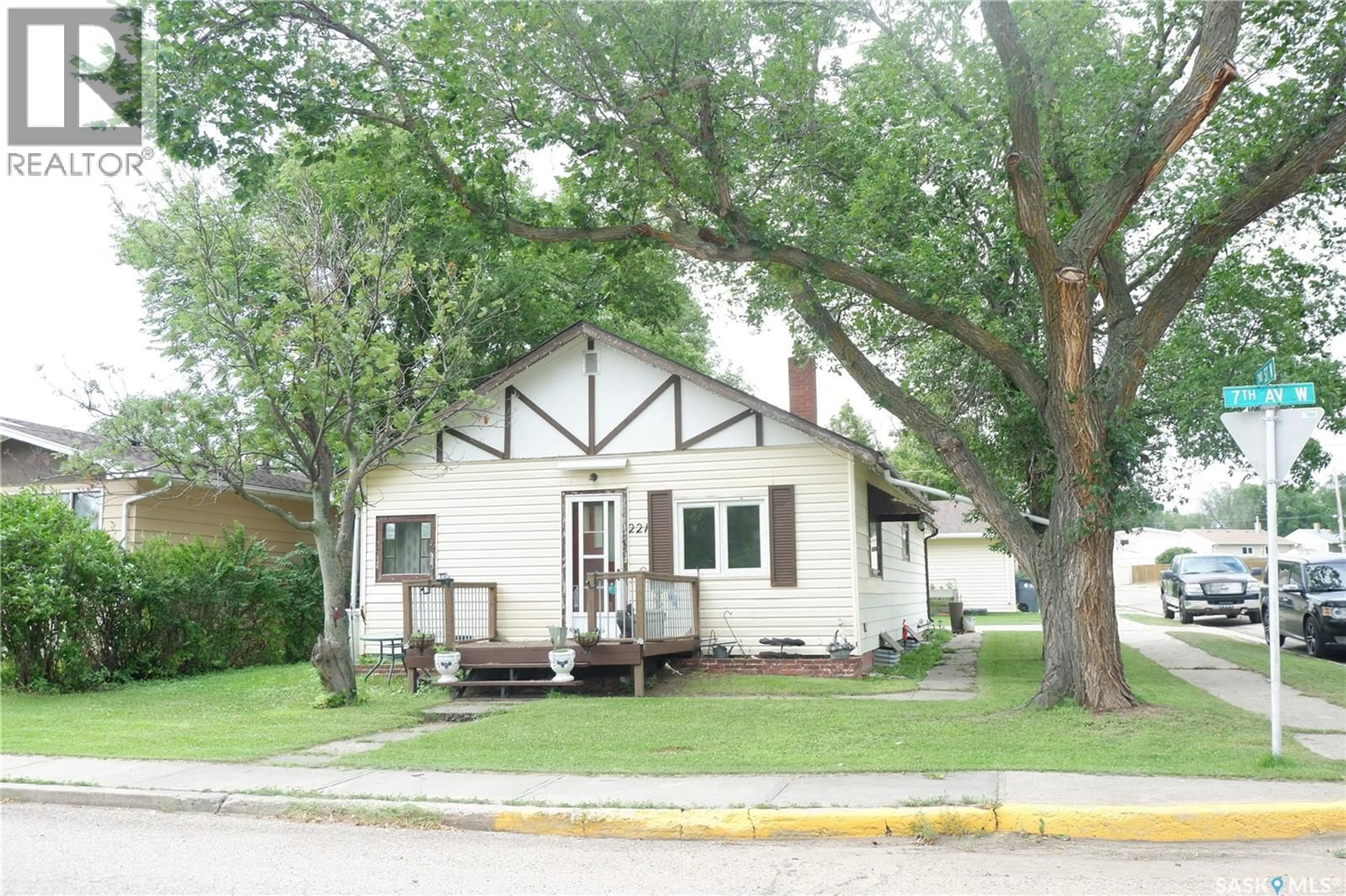 Unknown for 221 7TH AVENUE, Assiniboia Saskatchewan S0H0B0