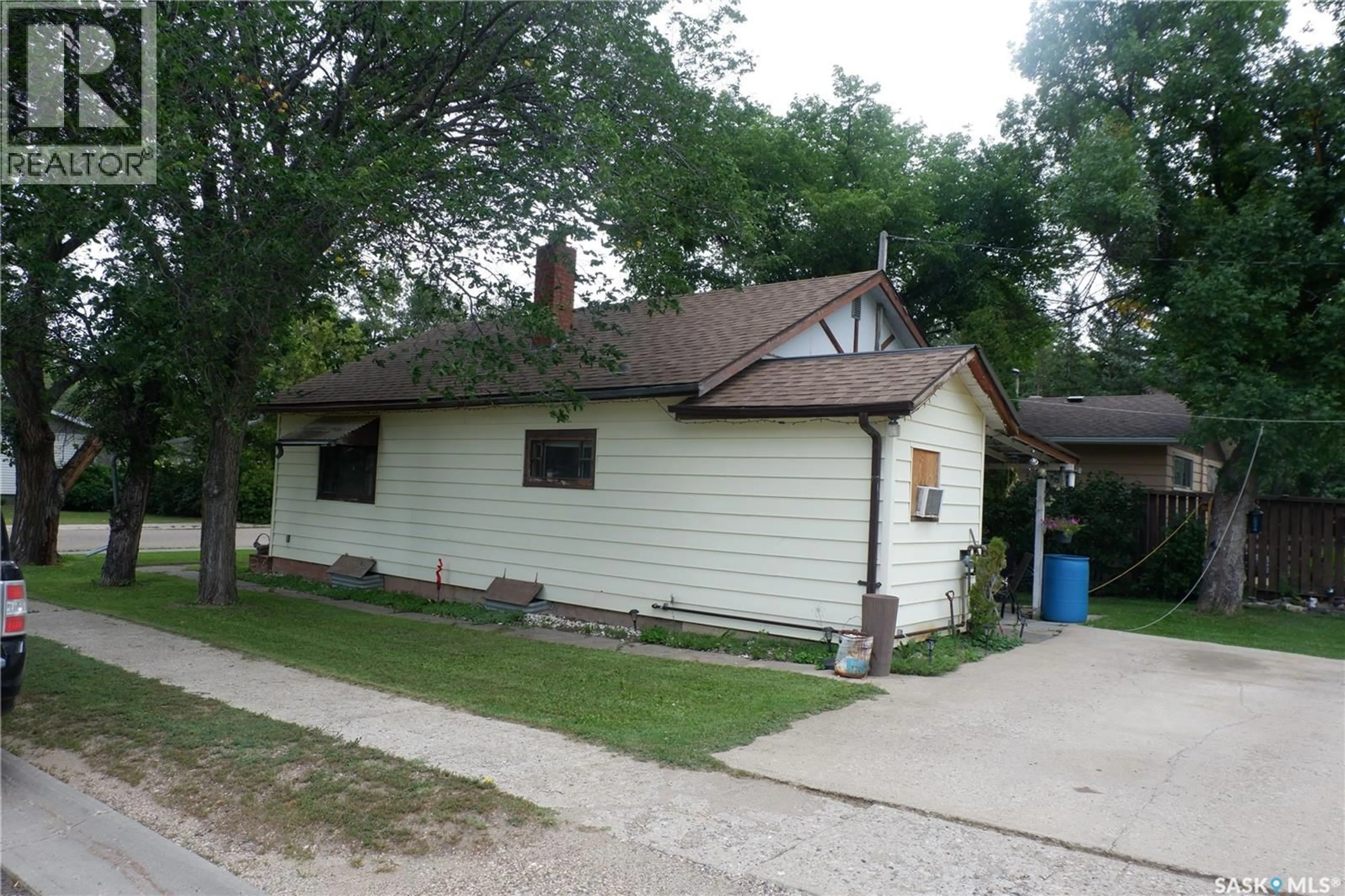Unknown for 221 7TH AVENUE, Assiniboia Saskatchewan S0H0B0