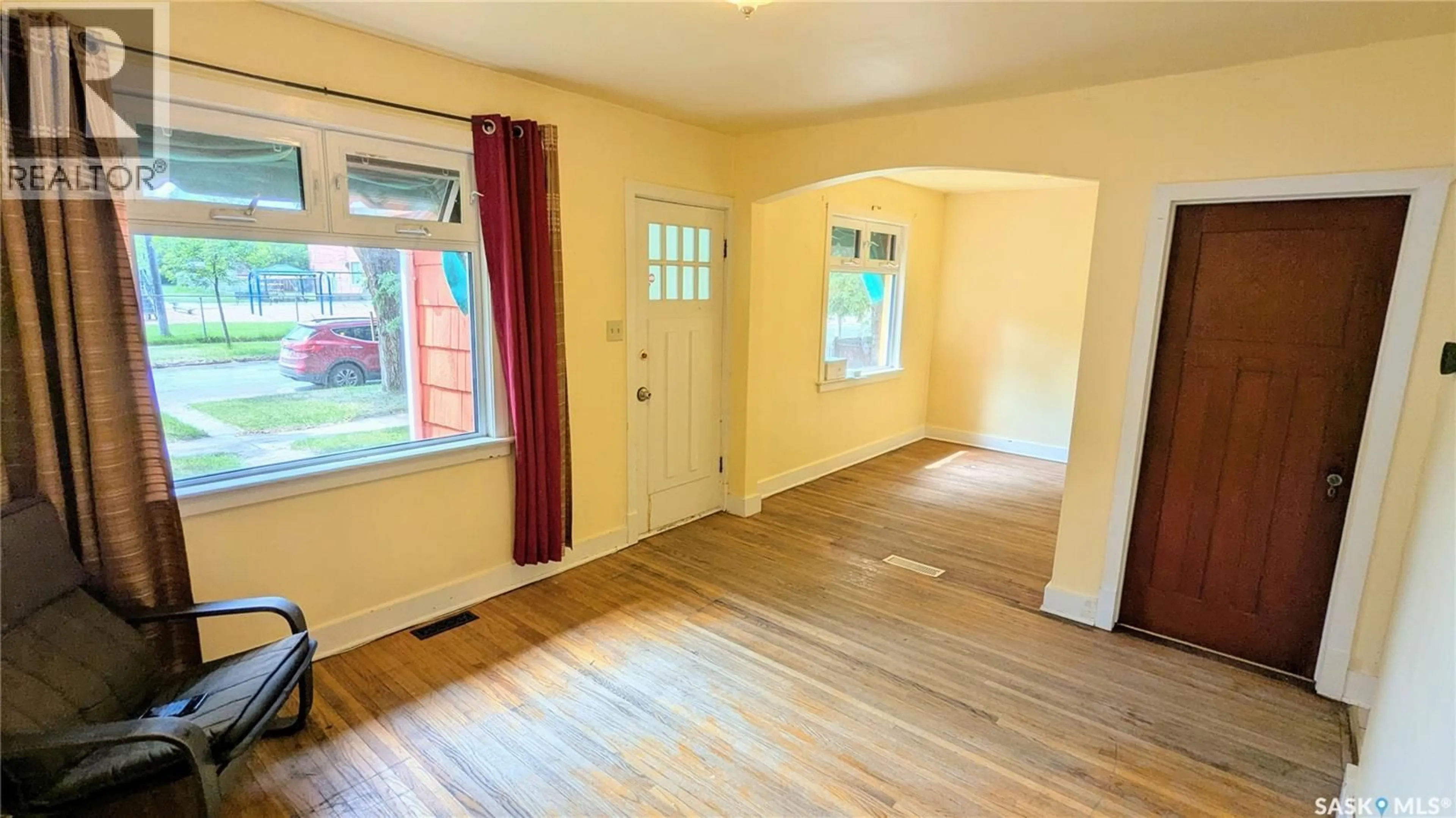 A pic of a room for 1306 E AVENUE N, Saskatoon Saskatchewan S7L1T5