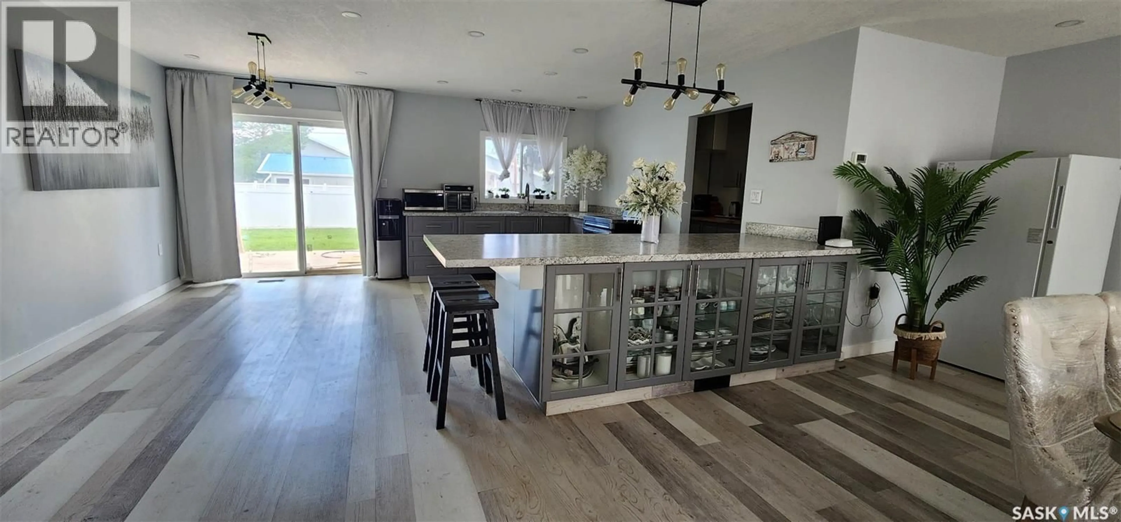 Open concept kitchen, unknown for 613 PETERS AVENUE, Oxbow Saskatchewan S0C2B0