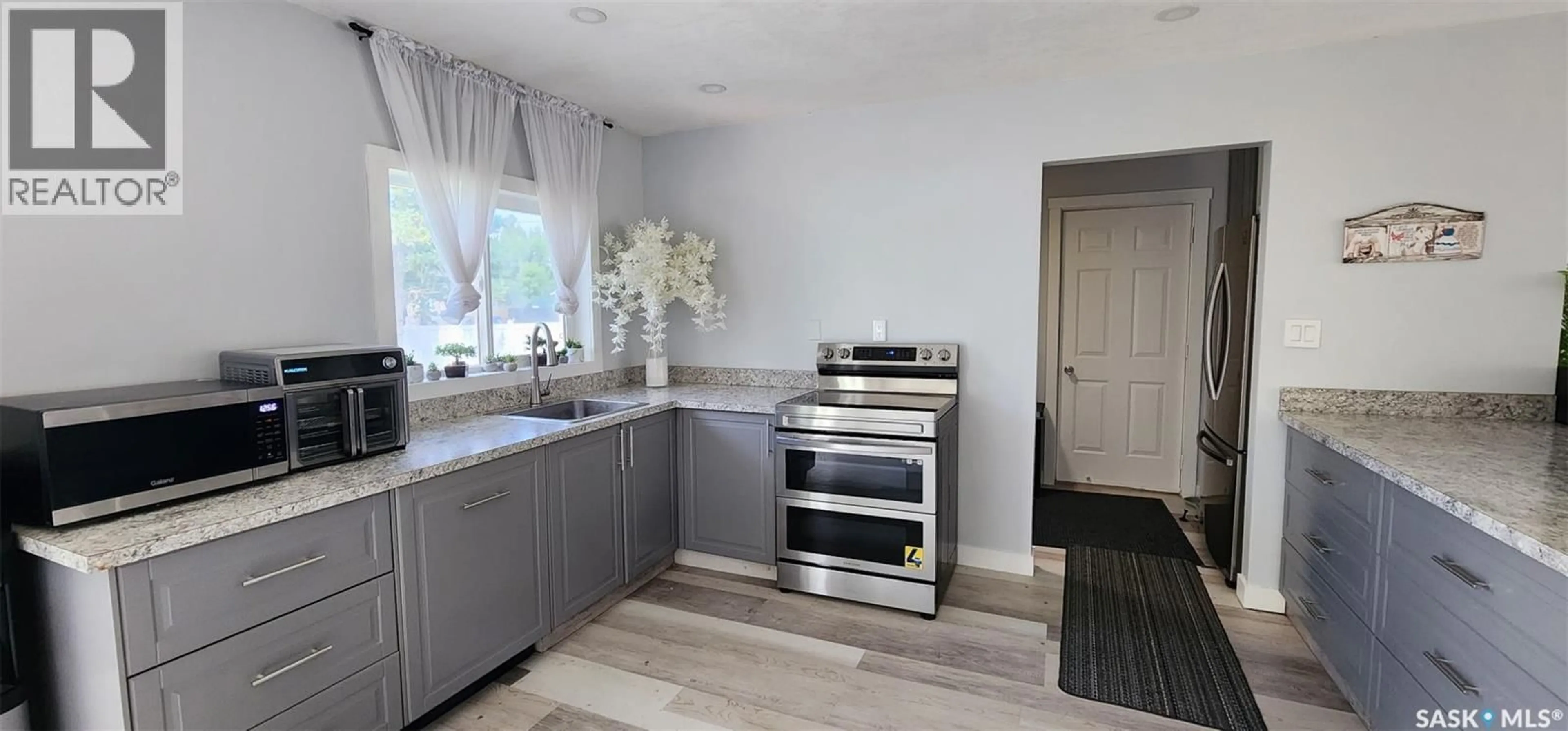 Open concept kitchen, unknown for 613 PETERS AVENUE, Oxbow Saskatchewan S0C2B0