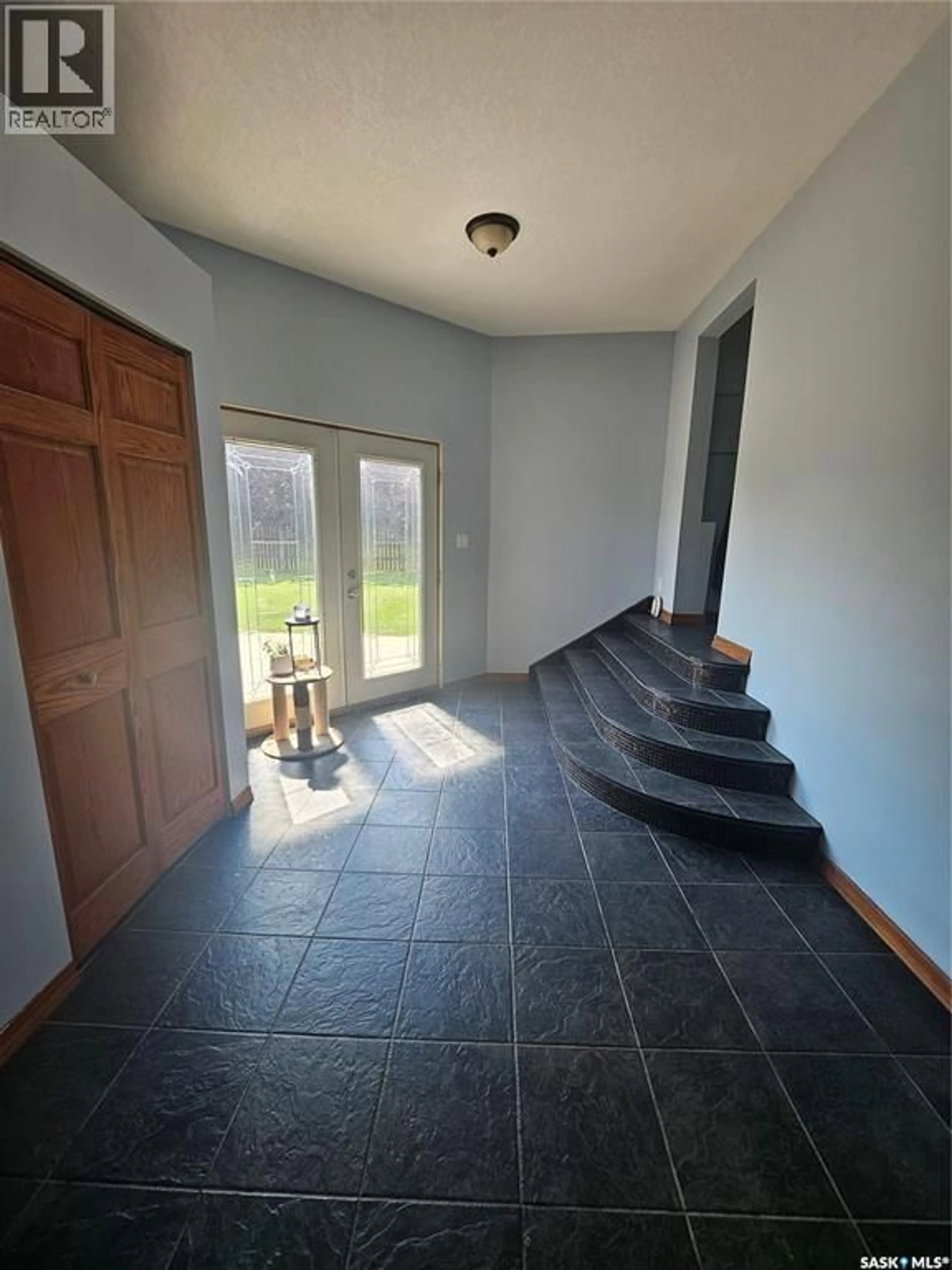 Indoor entryway for 406 FIRST AVENUE, Lampman Saskatchewan S0C1N0