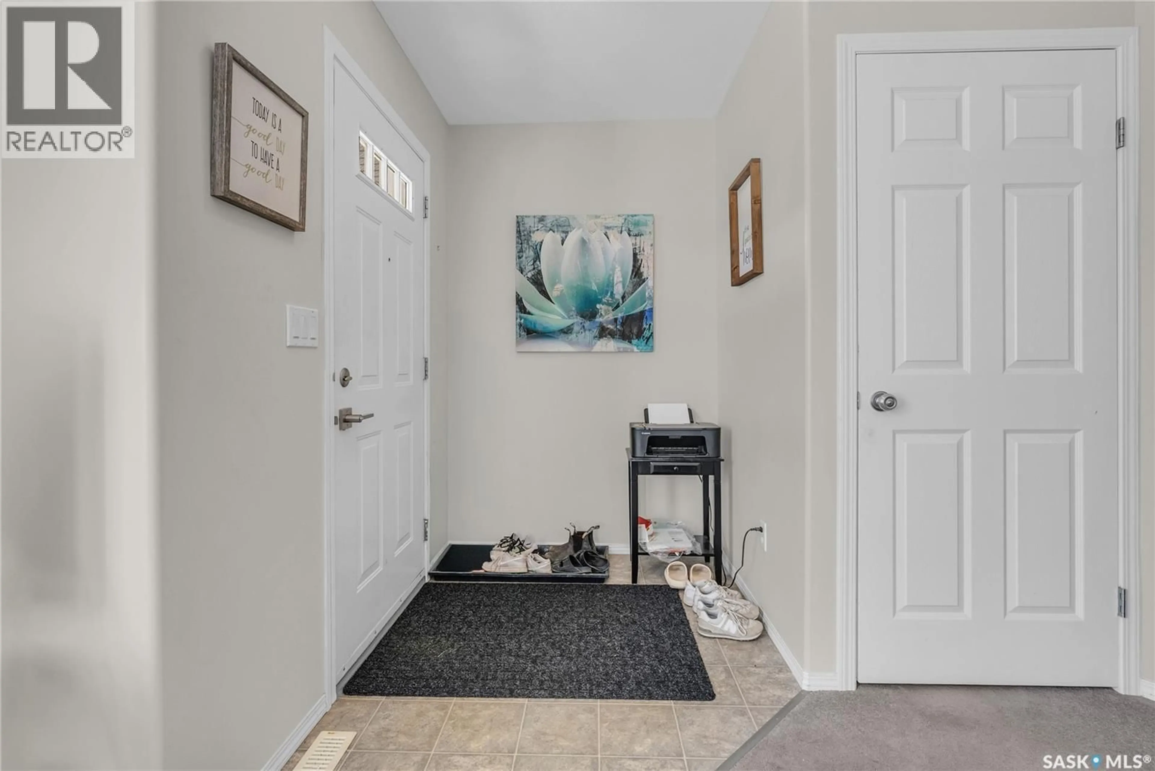 Indoor entryway for 40 135 PAWLYCHENKO LANE, Saskatoon Saskatchewan S7V1K2