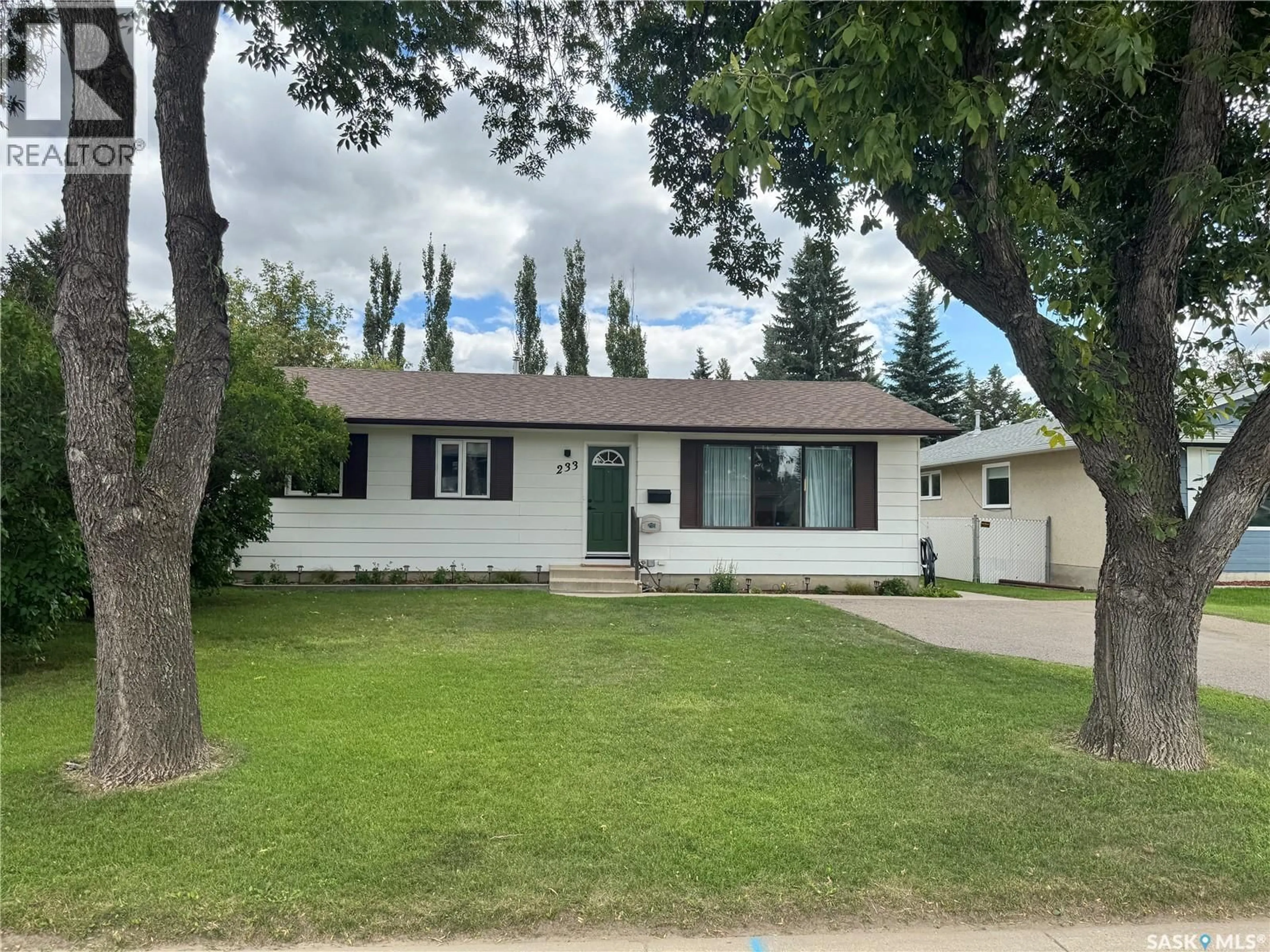 Home with vinyl exterior material, street for 233 ASSINIBOINE DRIVE, Saskatoon Saskatchewan S7K4A3