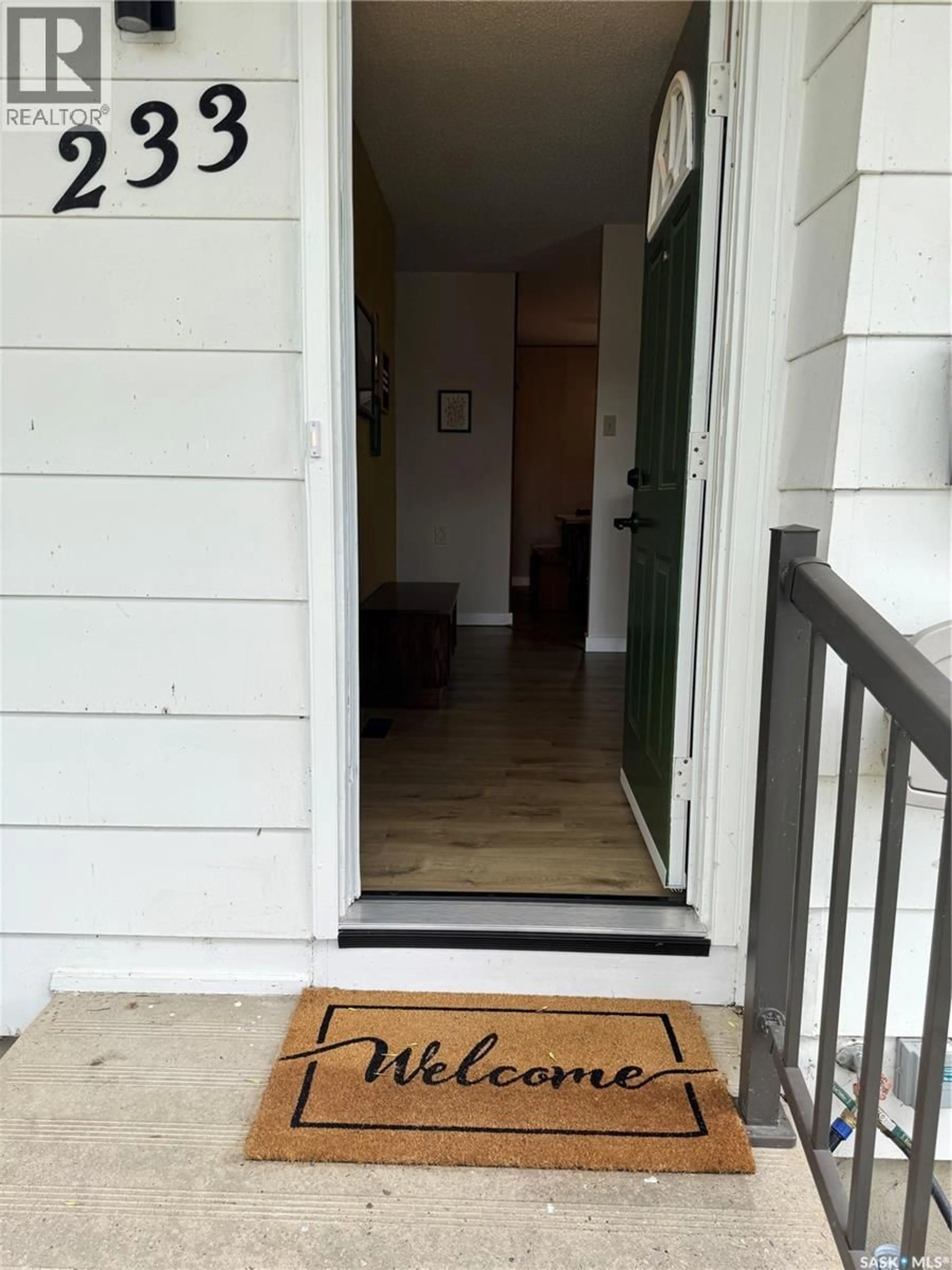 Indoor entryway for 233 ASSINIBOINE DRIVE, Saskatoon Saskatchewan S7K4A3