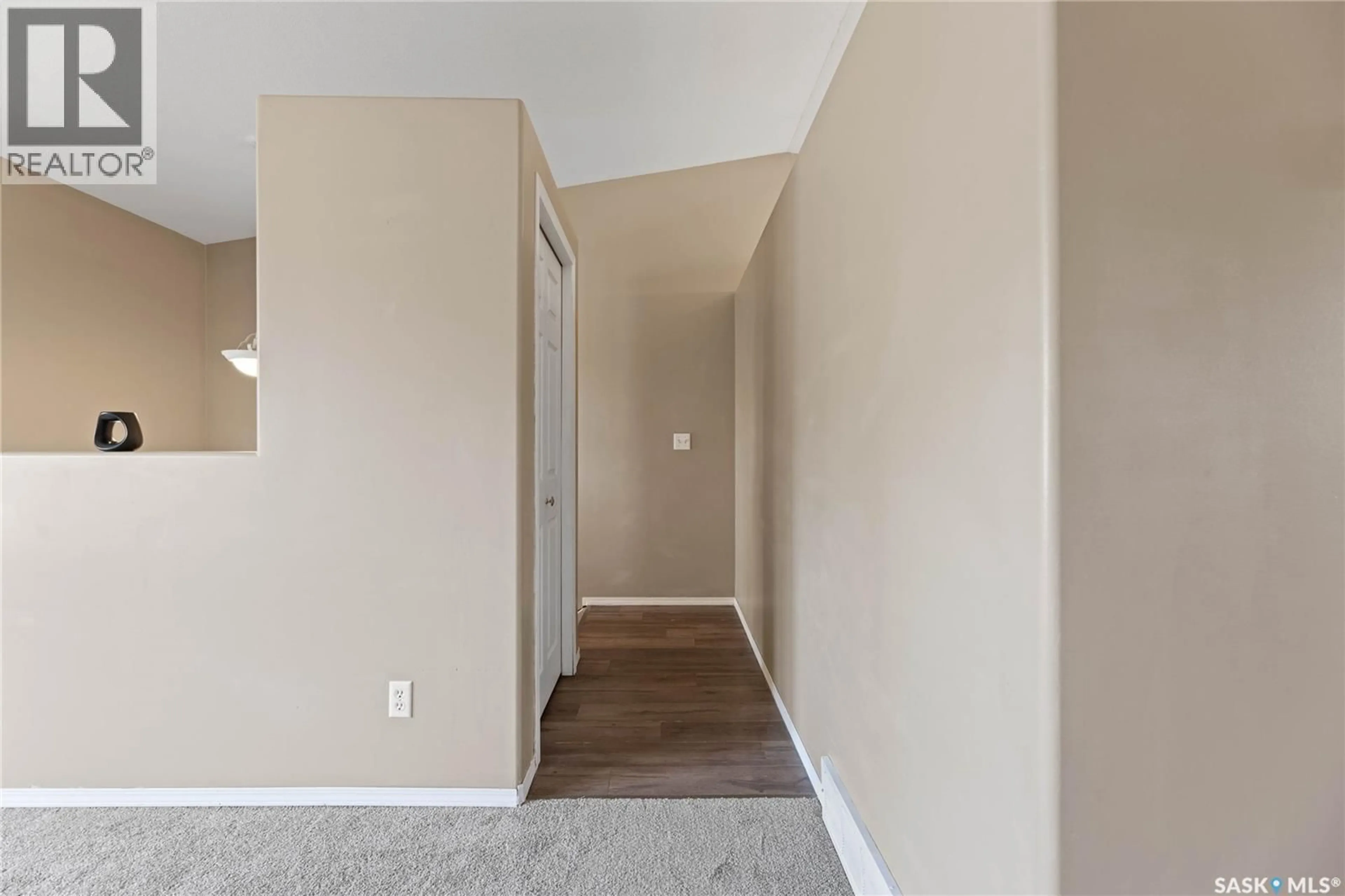 Indoor entryway for 210 HEDLEY STREET, Saskatoon Saskatchewan S7N1Z9