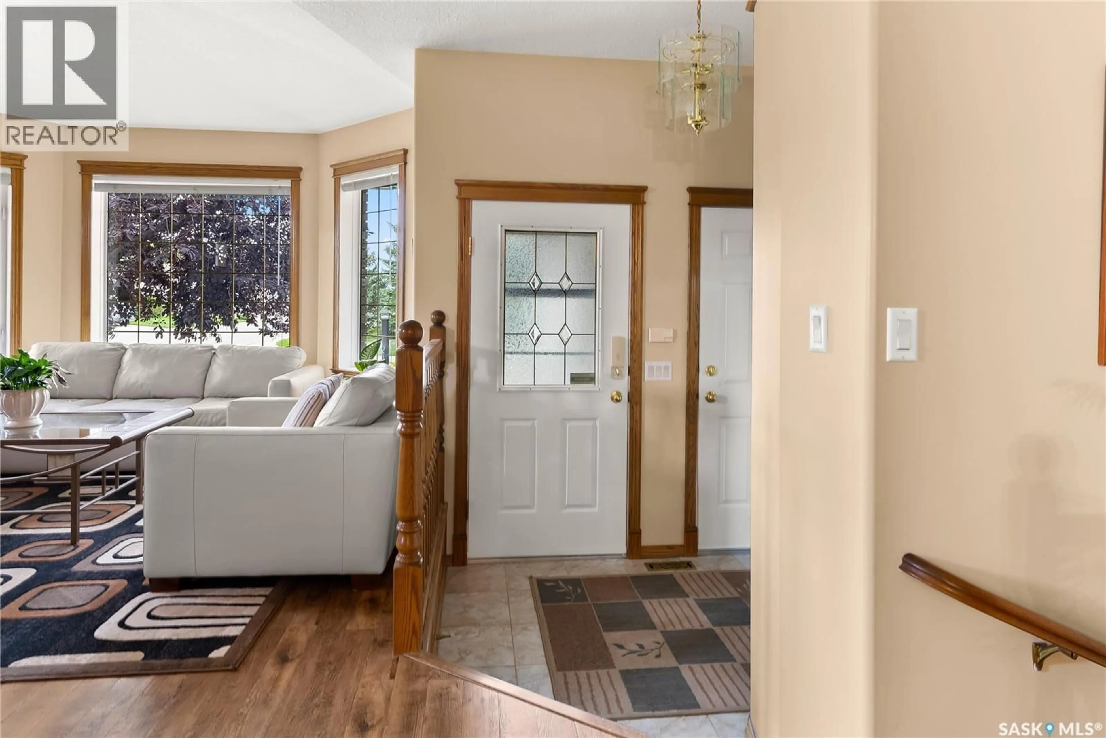 Indoor entryway for 8504 THURSTON CRESCENT, Regina Saskatchewan S4Y1A2