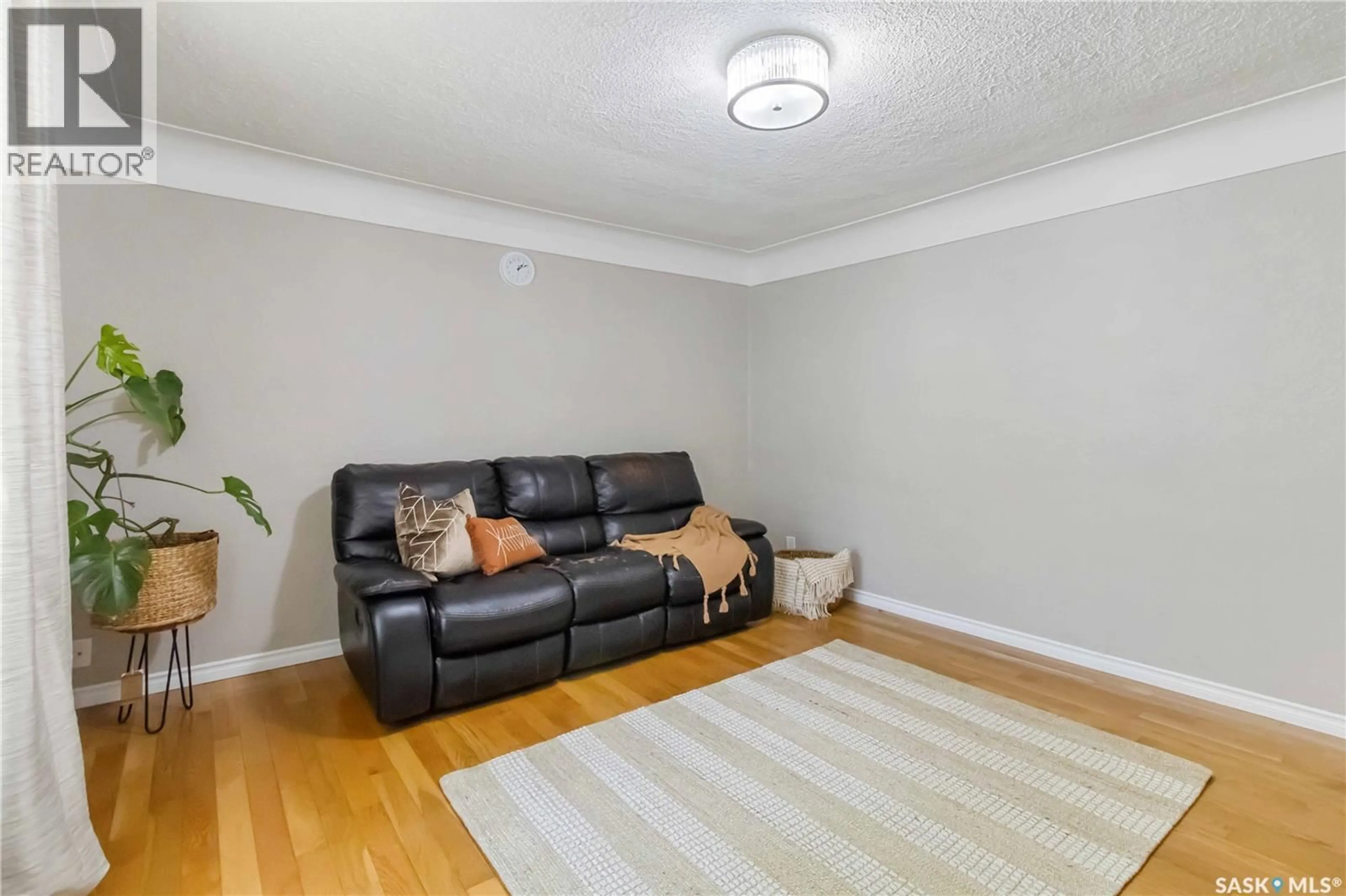 Living room with furniture, unknown for 229 E AVENUE N, Saskatoon Saskatchewan S7L1R6