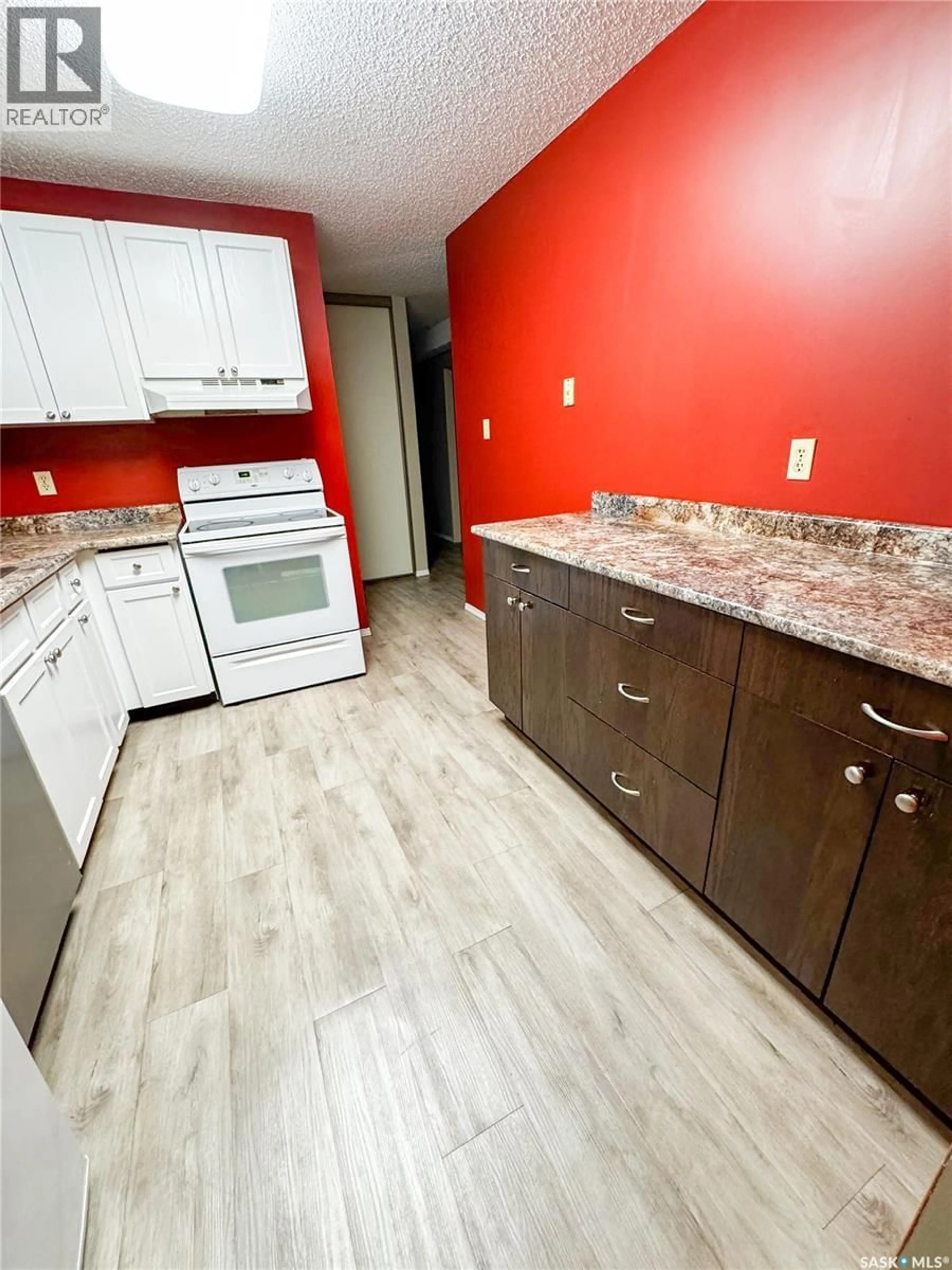 Standard kitchen, unknown for 207 - 1130 9TH AVENUE, Swift Current Saskatchewan S9H2S9