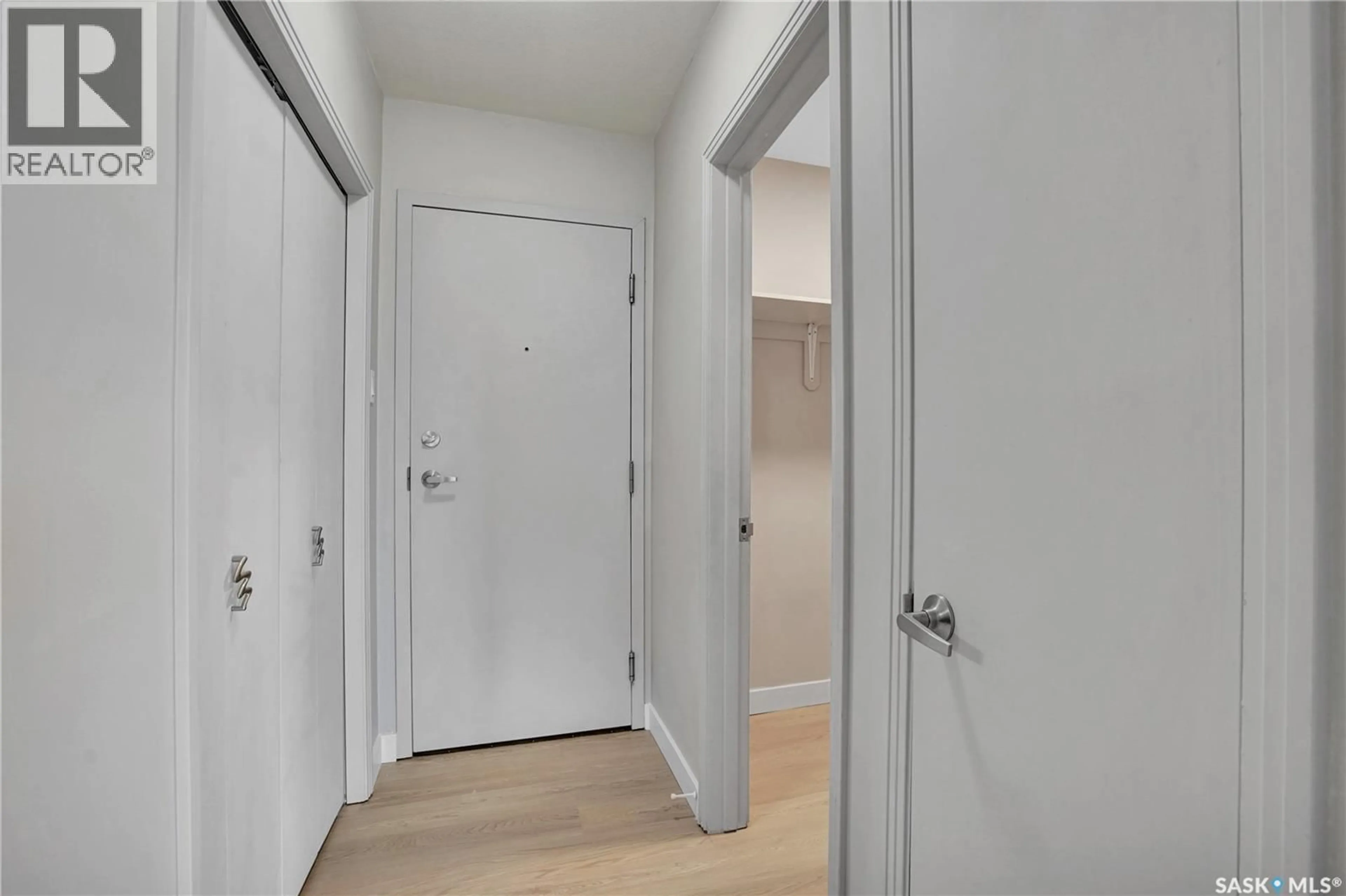 Indoor entryway for 8 - 2301 7TH STREET, Saskatoon Saskatchewan S7H1A2
