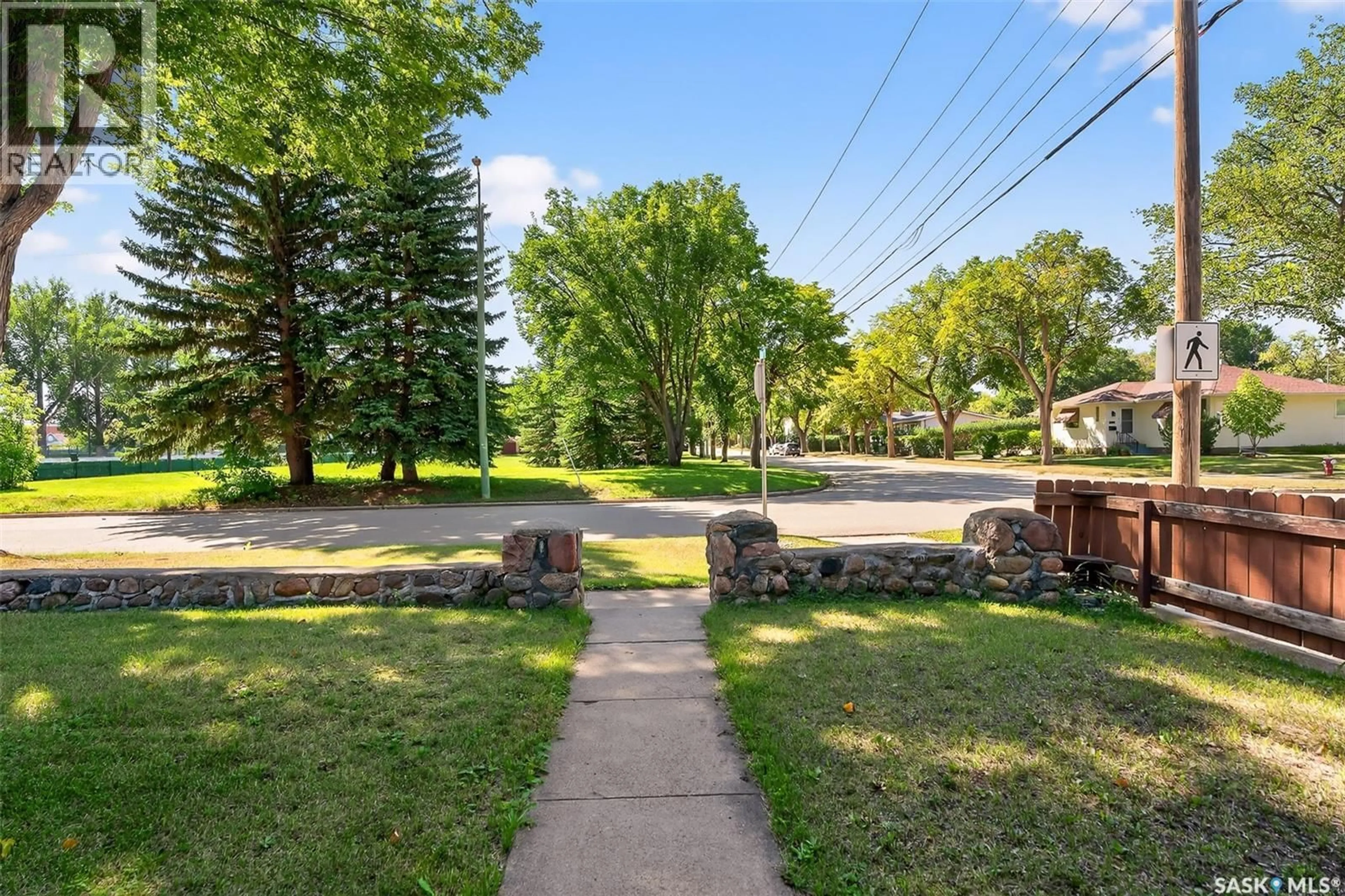 Patio, street for 897 WILLOW AVENUE, Moose Jaw Saskatchewan S6H1G4
