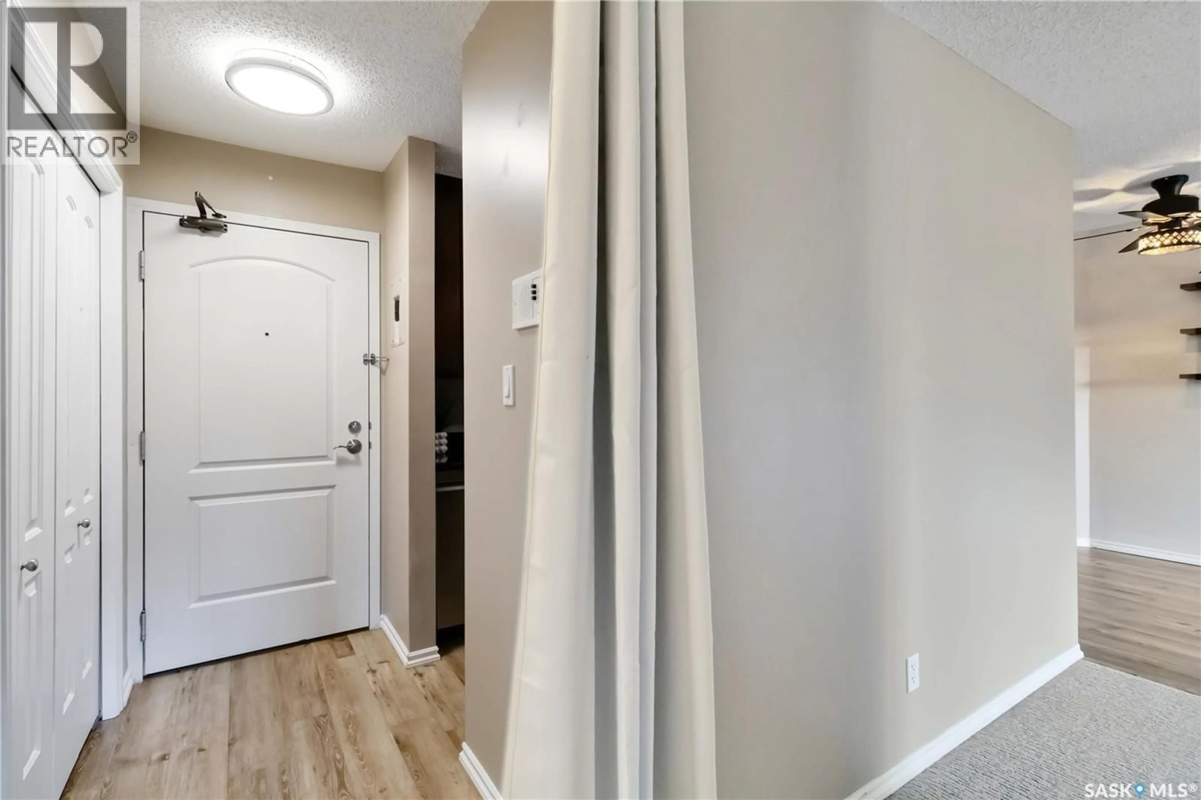 Indoor entryway for 2233 - 312 ST HENRY AVENUE, Saskatoon Saskatchewan S7K5M6