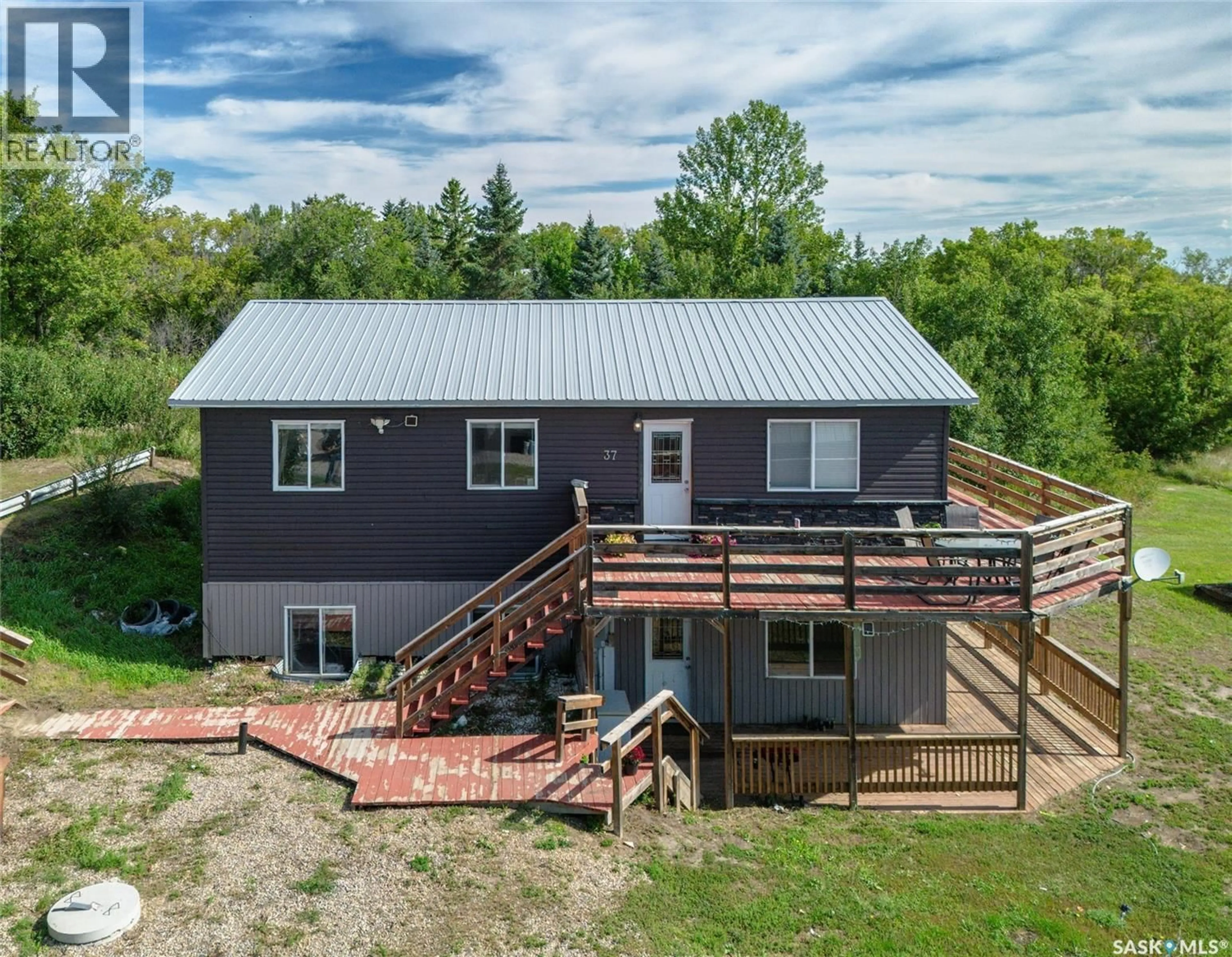 A pic from outside/outdoor area/front of a property/back of a property/a pic from drone, building for 37 PARKBEG STREET, Caron Rm No. 162 Saskatchewan S0H0R0