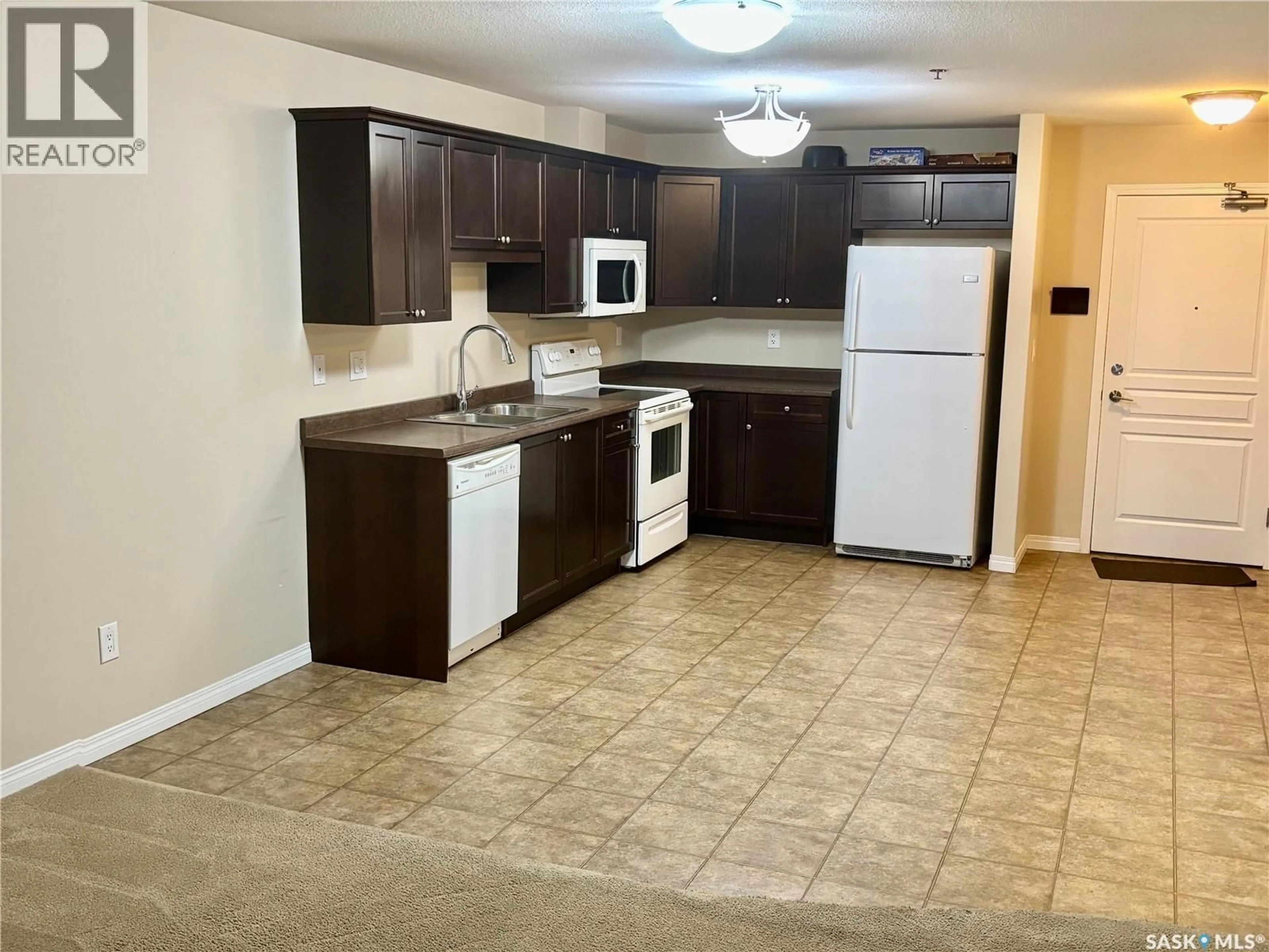 Standard kitchen, unknown for 6202 112 WILLIS CRESCENT, Saskatoon Saskatchewan S7T0N3