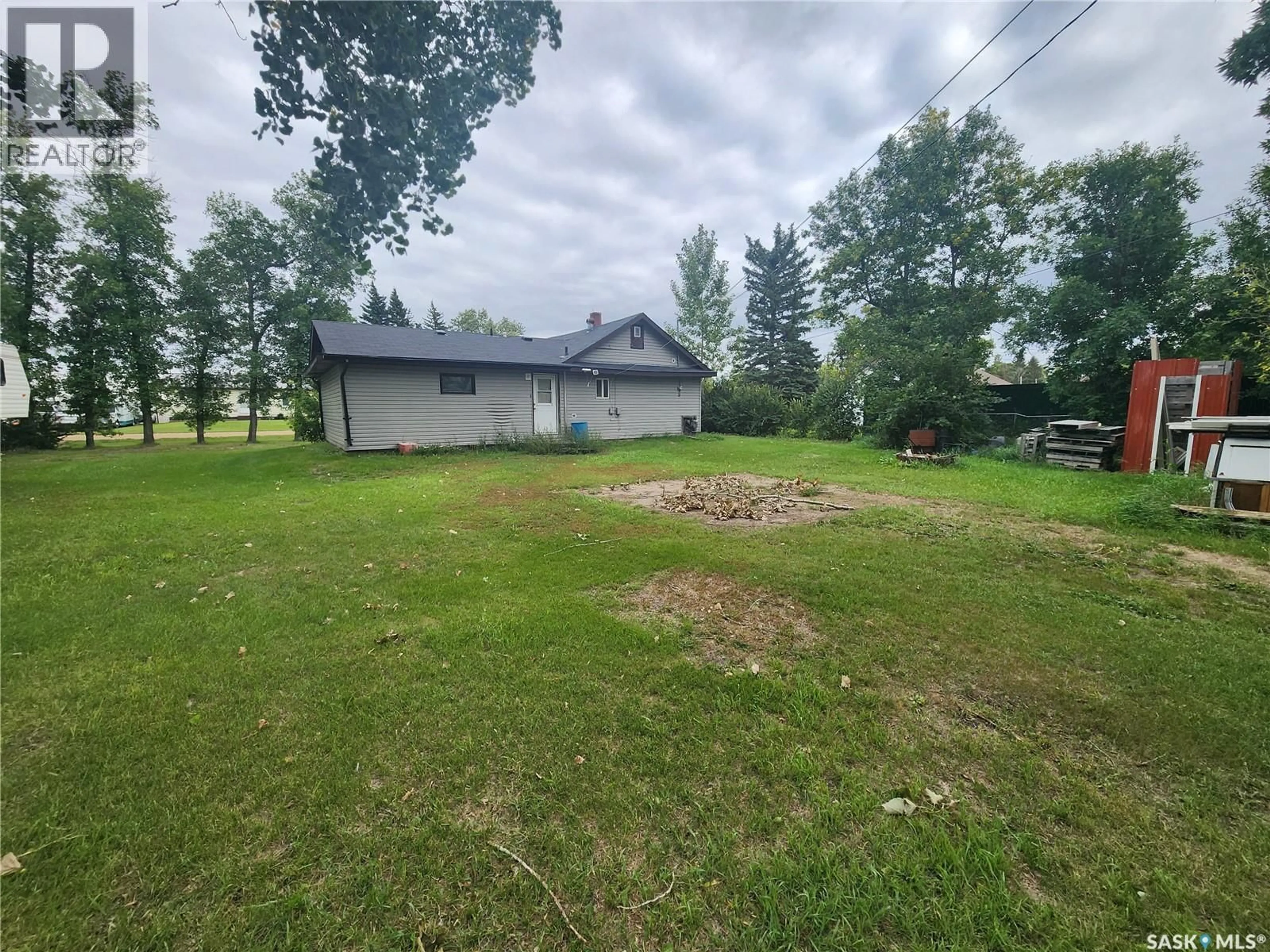 A pic from outside/outdoor area/front of a property/back of a property/a pic from drone, unknown for 510 EISENHOWER STREET, Midale Saskatchewan S0C1S0