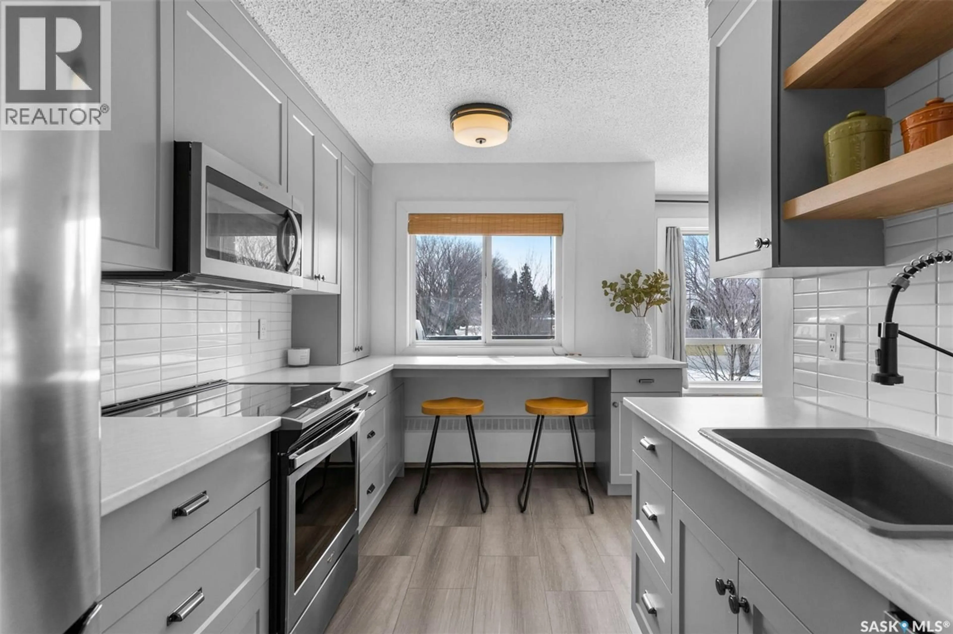 Contemporary kitchen, unknown for 605 - 9 WILSON CRESCENT, Saskatoon Saskatchewan S7J2M2